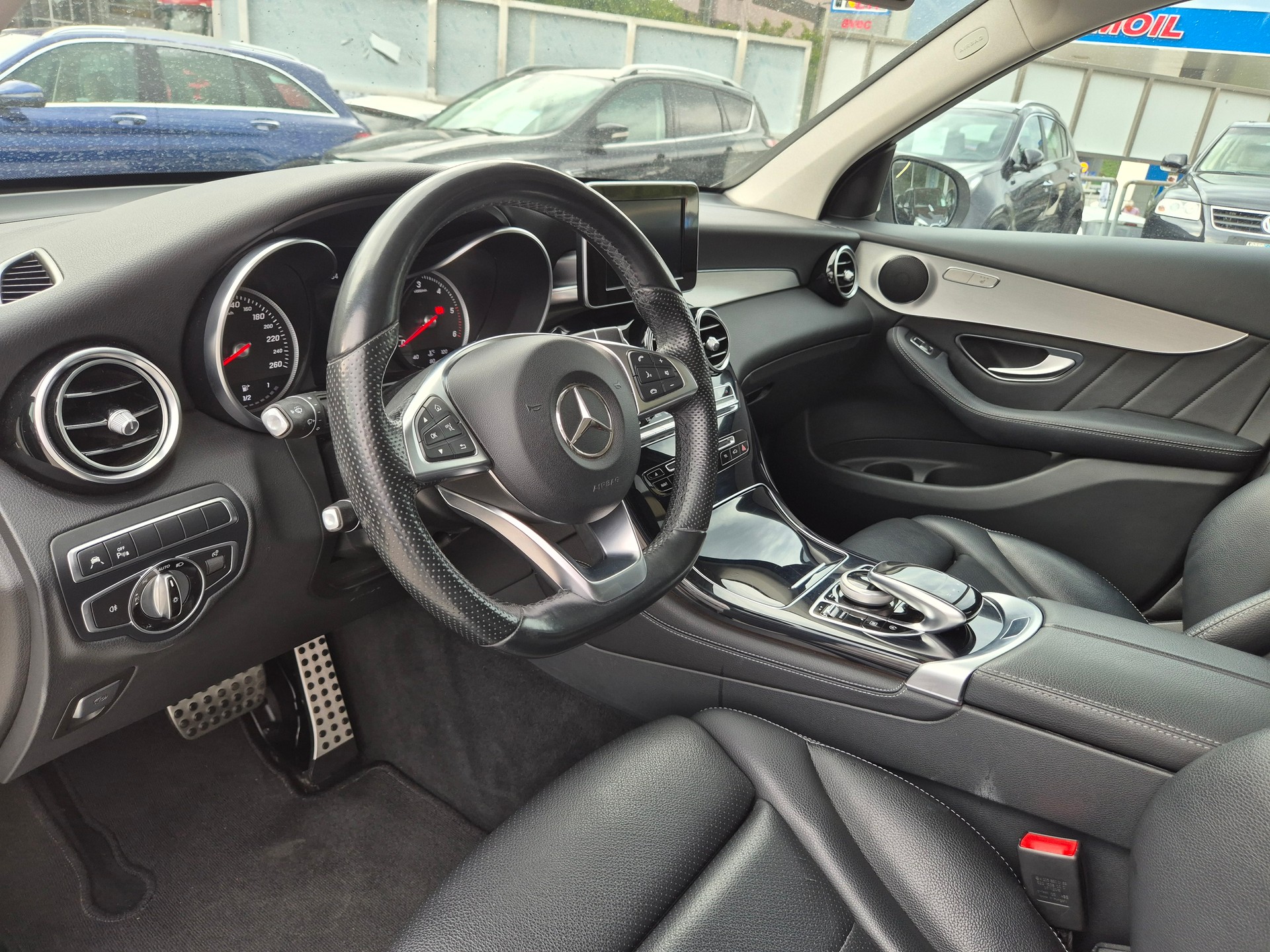 MERCEDES-BENZ GLC 250 d AMG Line 4Matic 9G-Tronic-image-13
