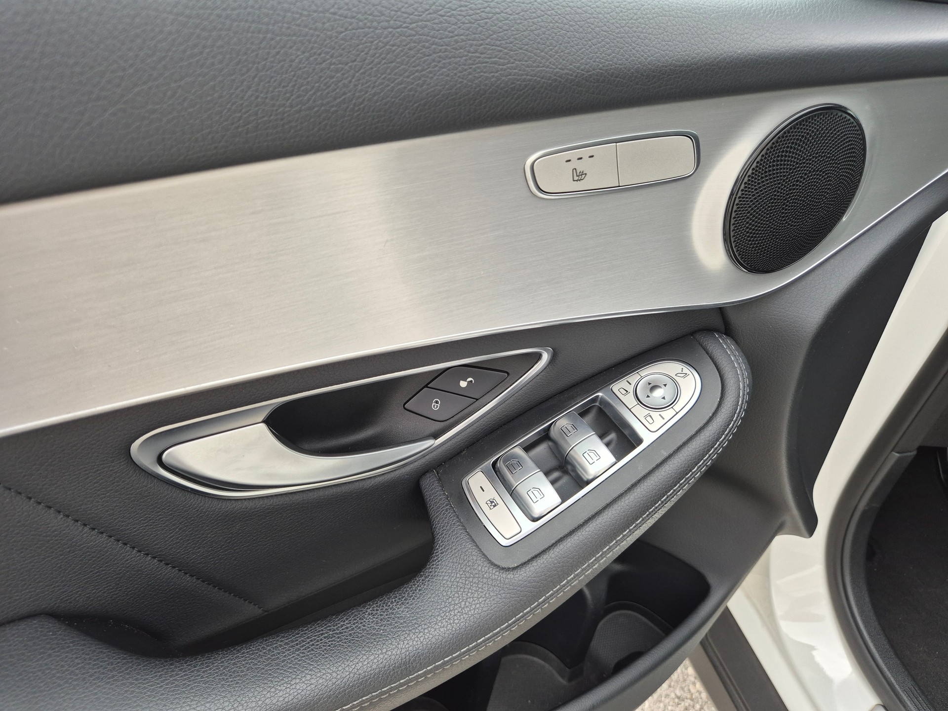 MERCEDES-BENZ GLC 250 d AMG Line 4Matic 9G-Tronic-image-14