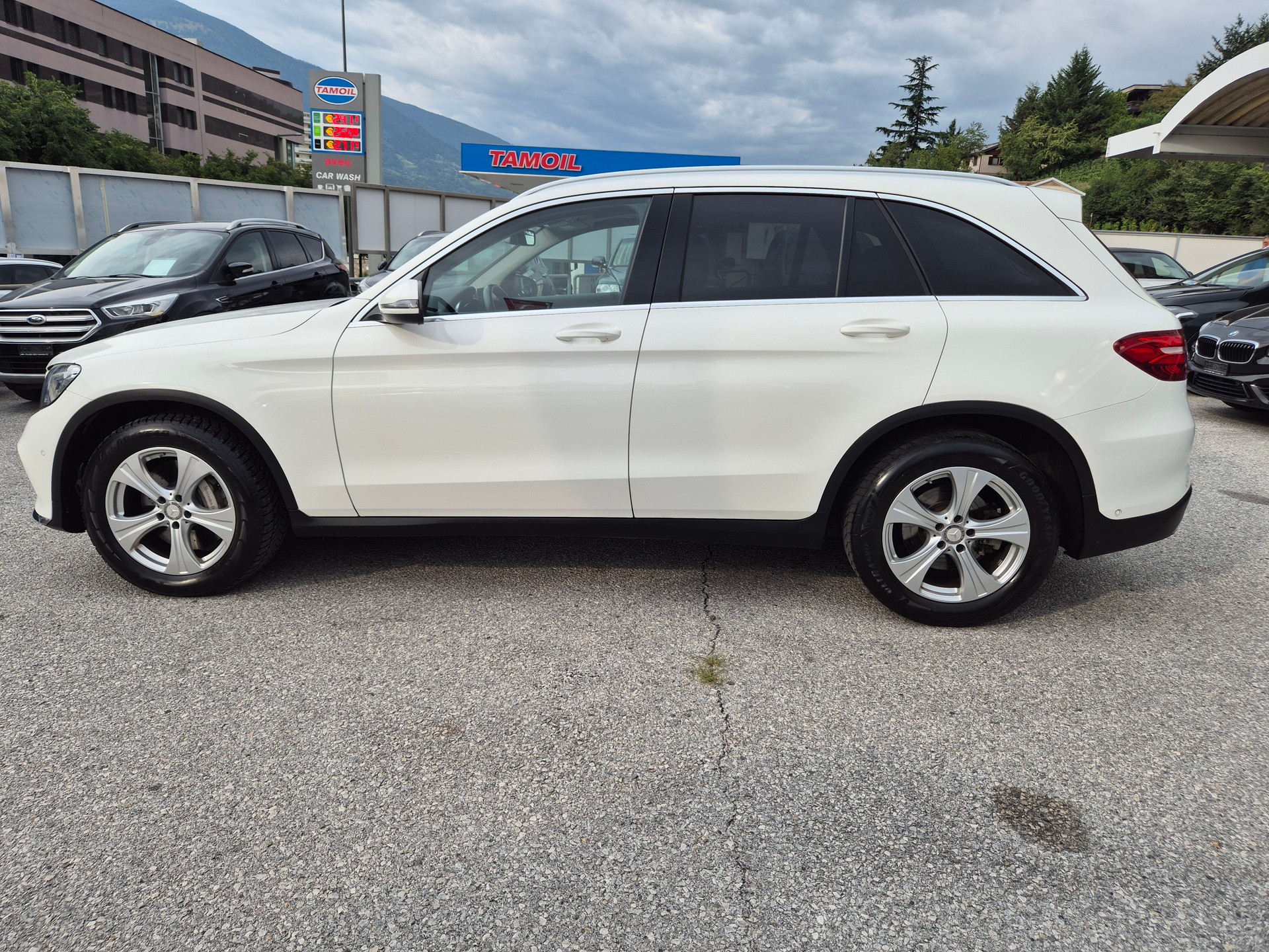 MERCEDES-BENZ GLC 250 d AMG Line 4Matic 9G-Tronic-image-3