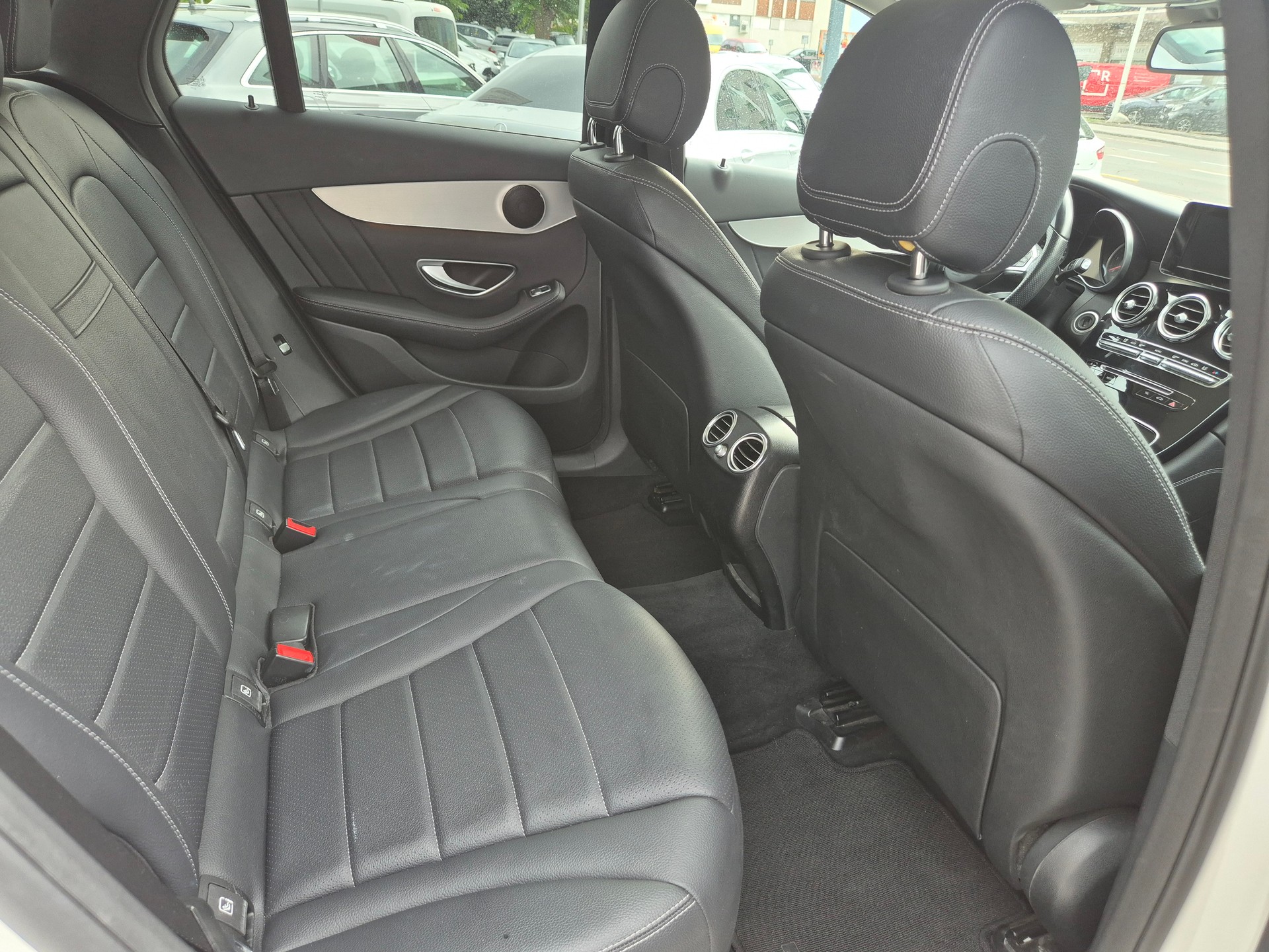 MERCEDES-BENZ GLC 250 d AMG Line 4Matic 9G-Tronic-image-18