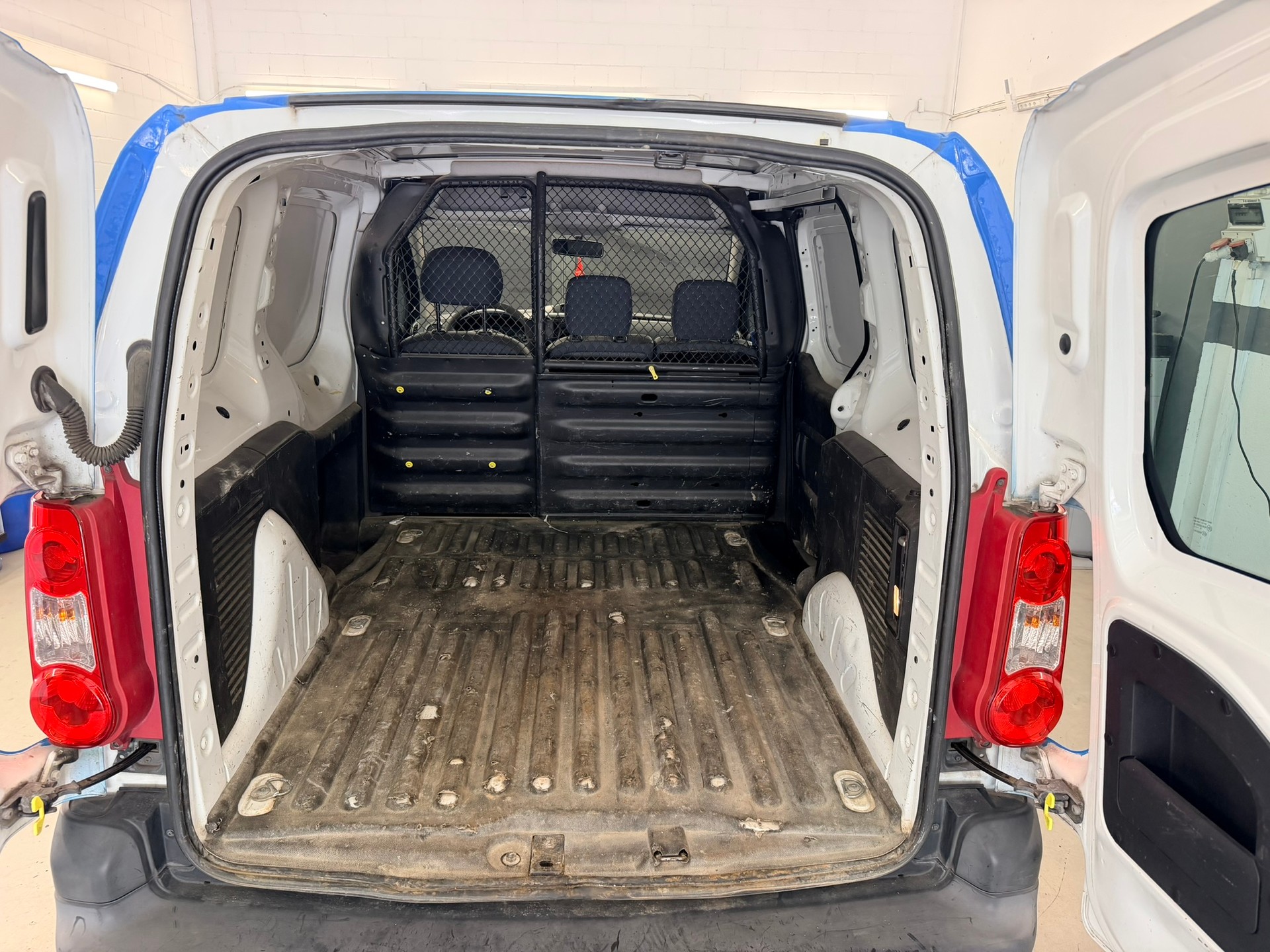 PEUGEOT Partner 1.6 HDI Urban-image-5