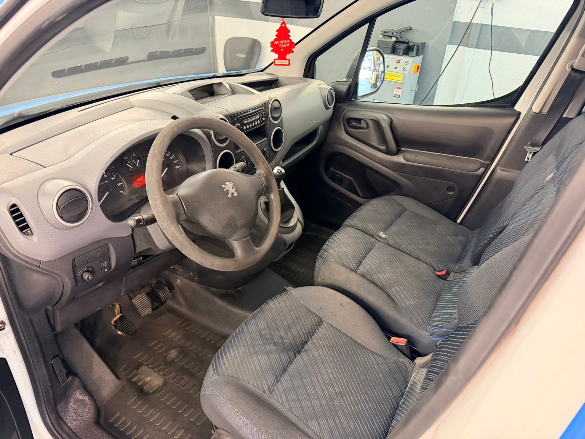 PEUGEOT Partner 1.6 HDI Urban-image-7