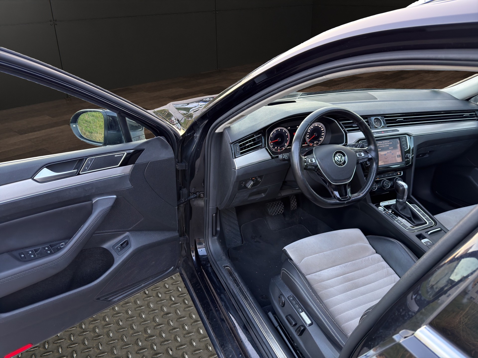 VW Passat Variant 2.0 TSI BMT Highline 4Motion DSG-image-12