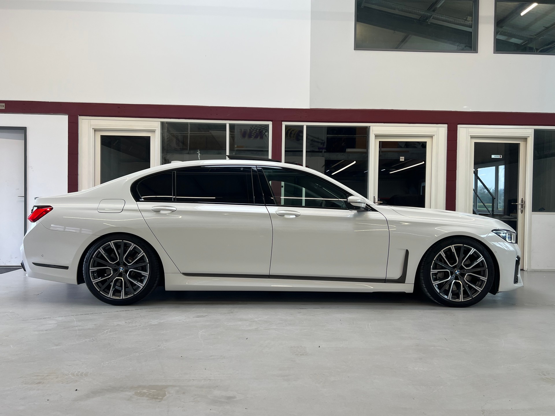 BMW 750Li xDrive Steptronic-image-8