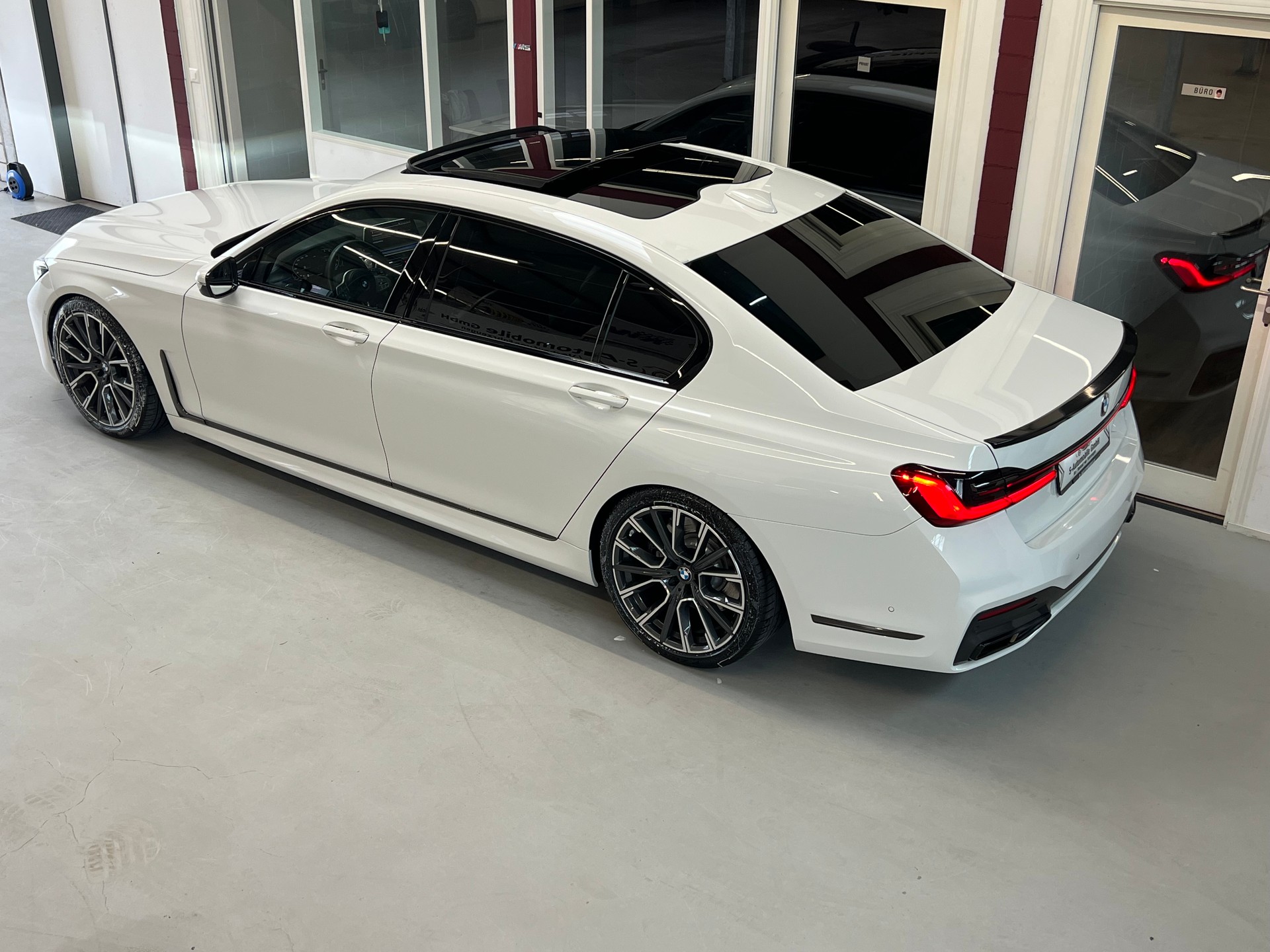 BMW 750Li xDrive Steptronic-image-4