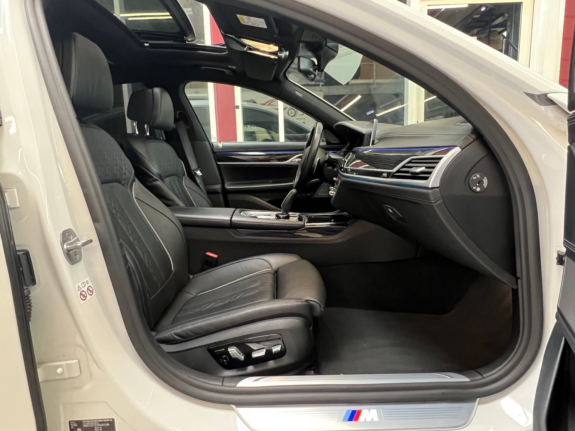 BMW 750Li xDrive Steptronic-image-13