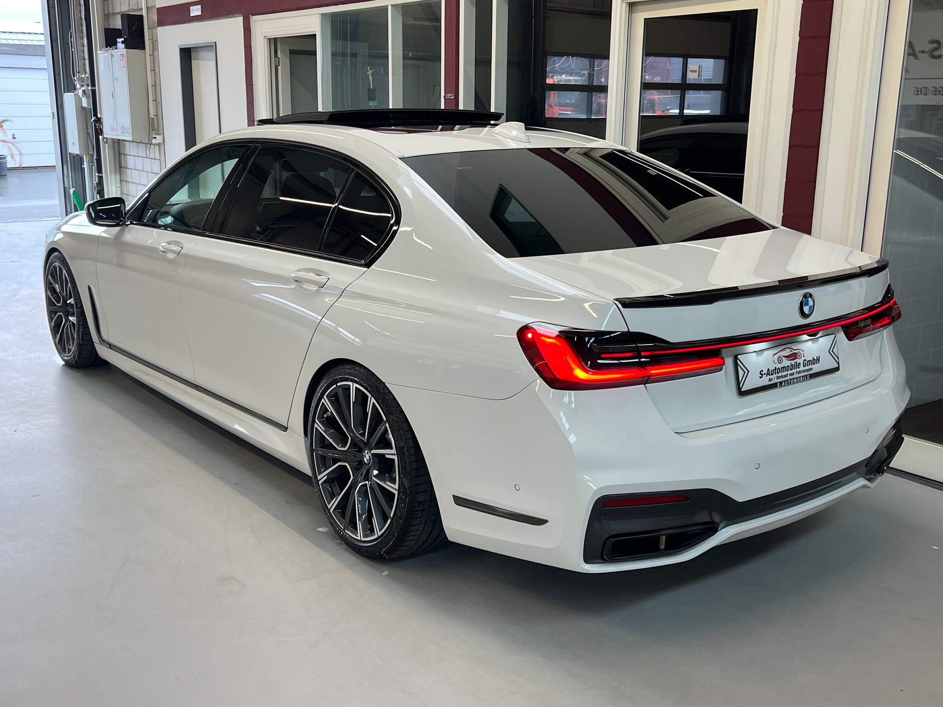 BMW 750Li xDrive Steptronic-image-5