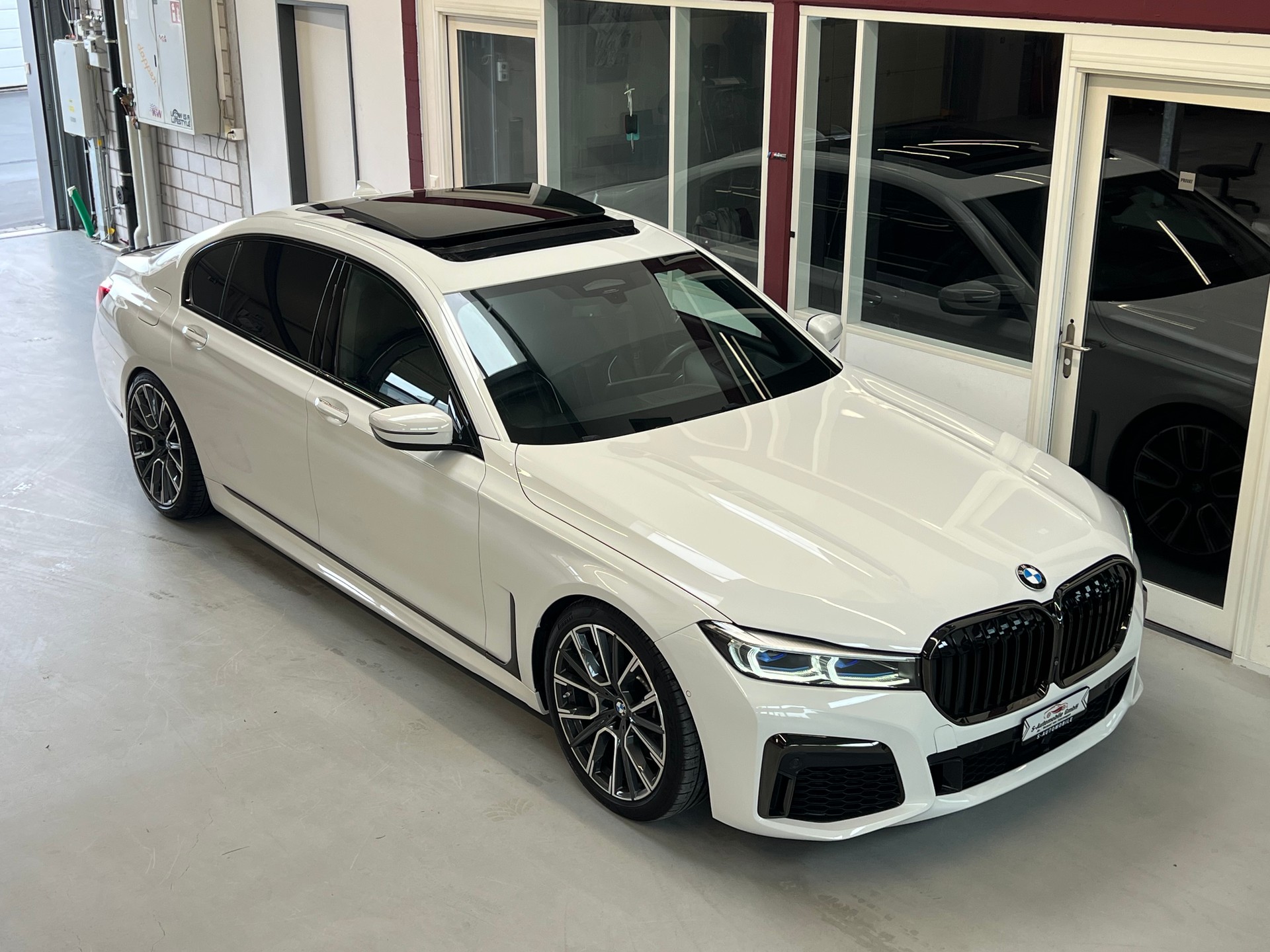 BMW 750Li xDrive Steptronic-image-0