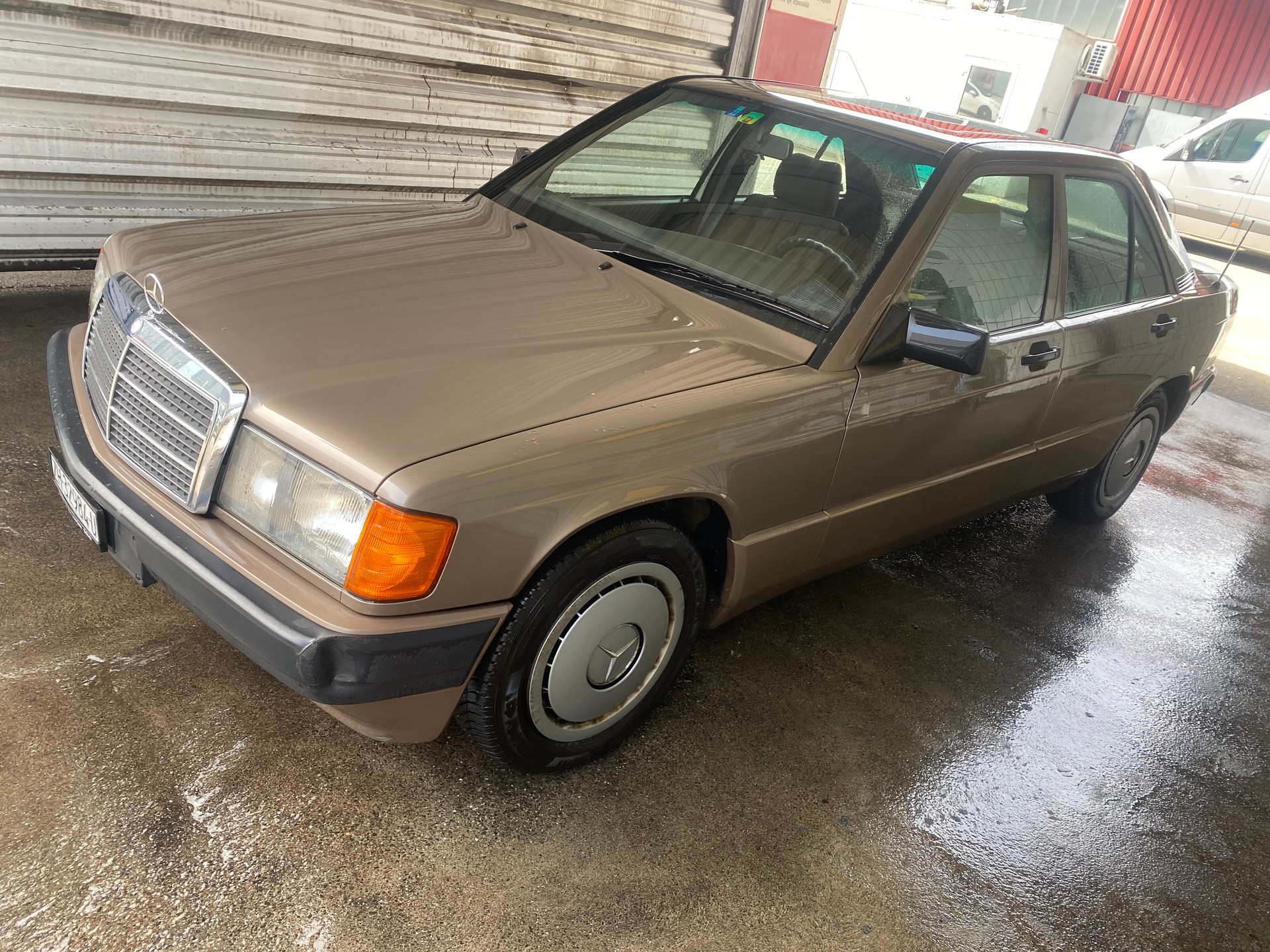 MERCEDES-BENZ 190 E 1.8-image-1