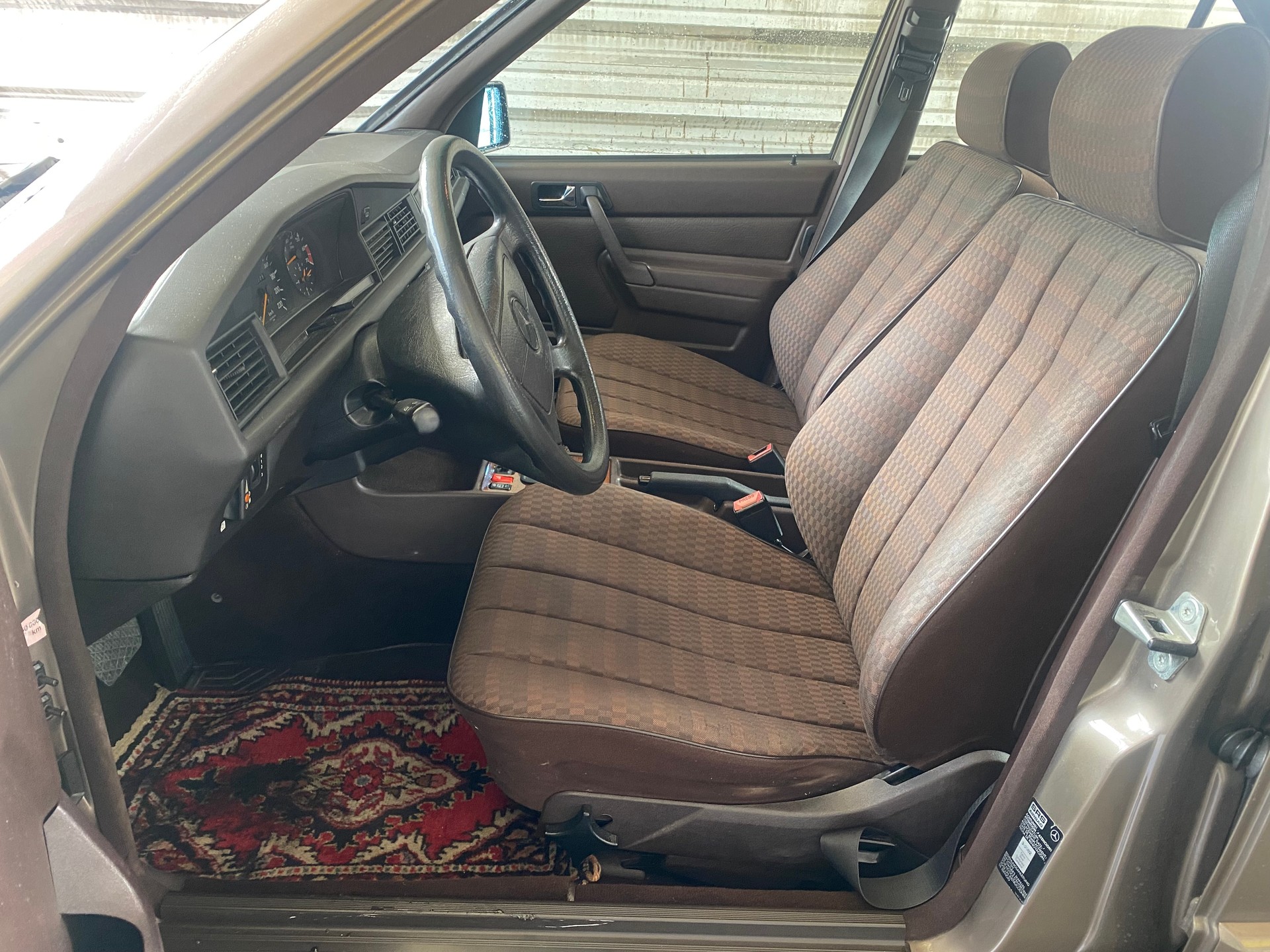 MERCEDES-BENZ 190 E 1.8-image-8