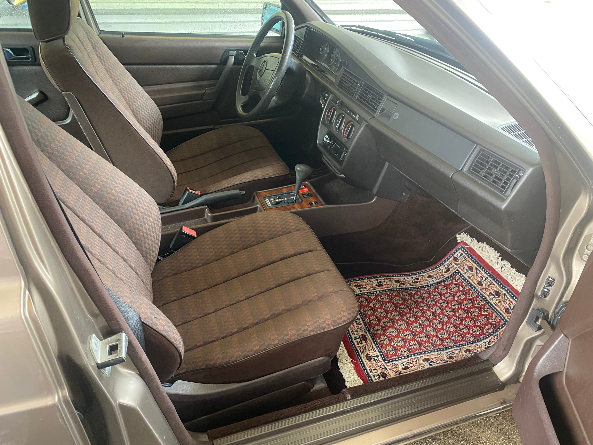 MERCEDES-BENZ 190 E 1.8-image-11