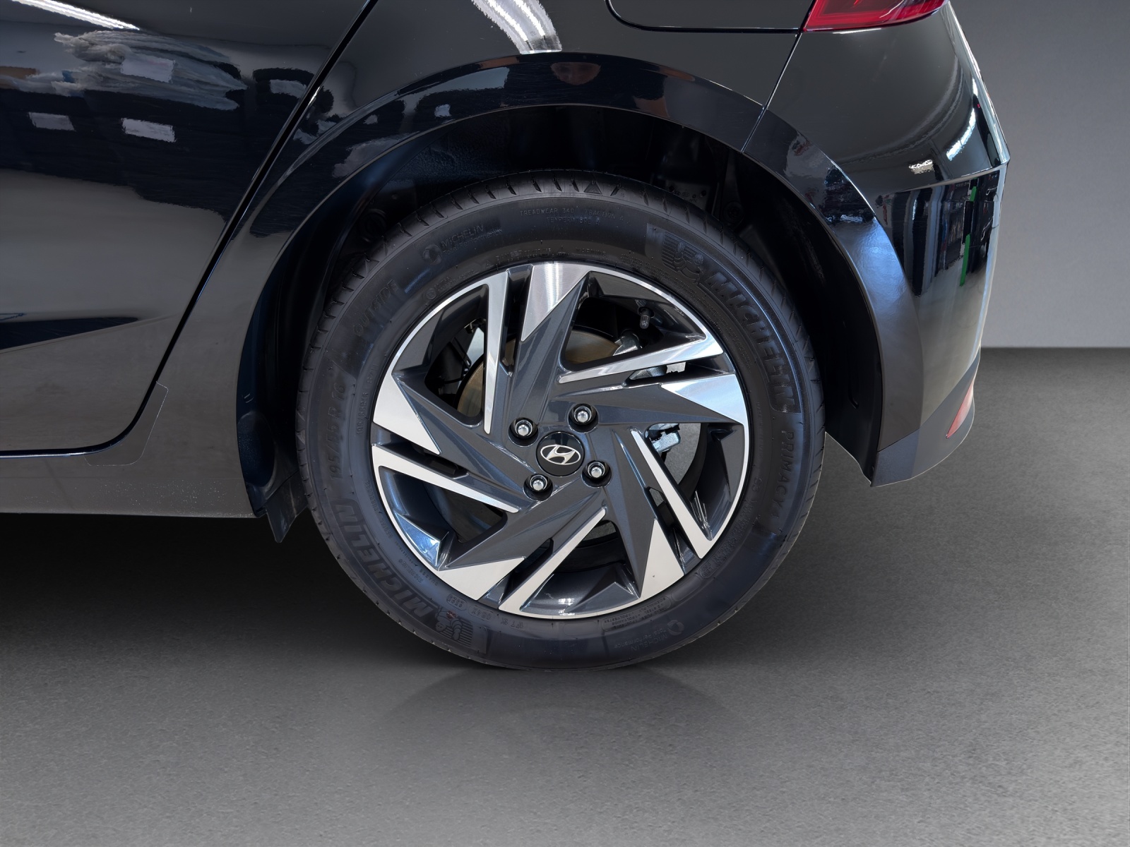 HYUNDAI i20 1.0 MH Amplia DCT-image-5