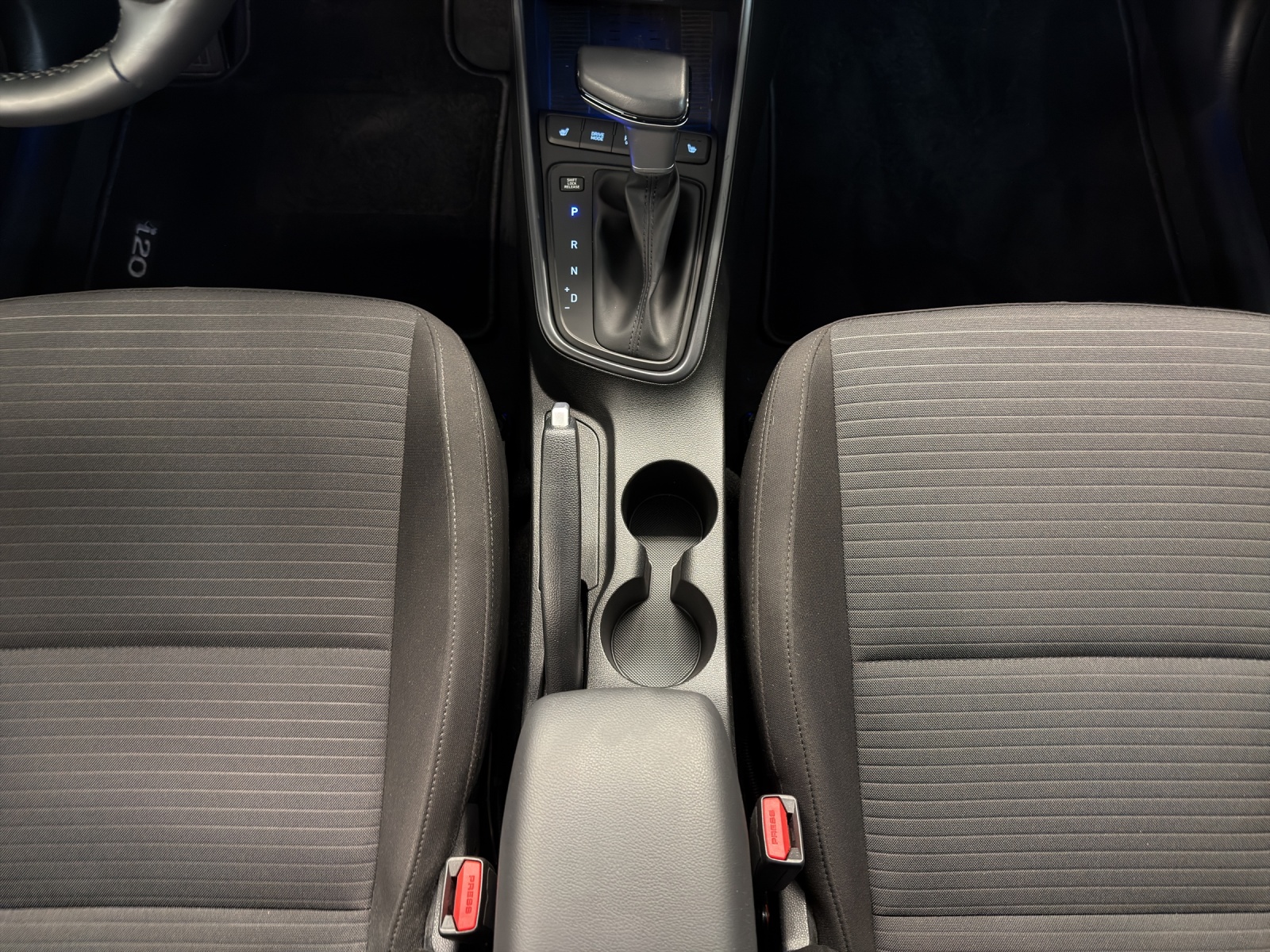 HYUNDAI i20 1.0 MH Amplia DCT-image-14