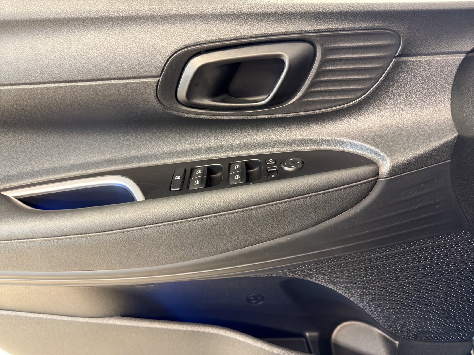 HYUNDAI i20 1.0 MH Amplia DCT-image-8