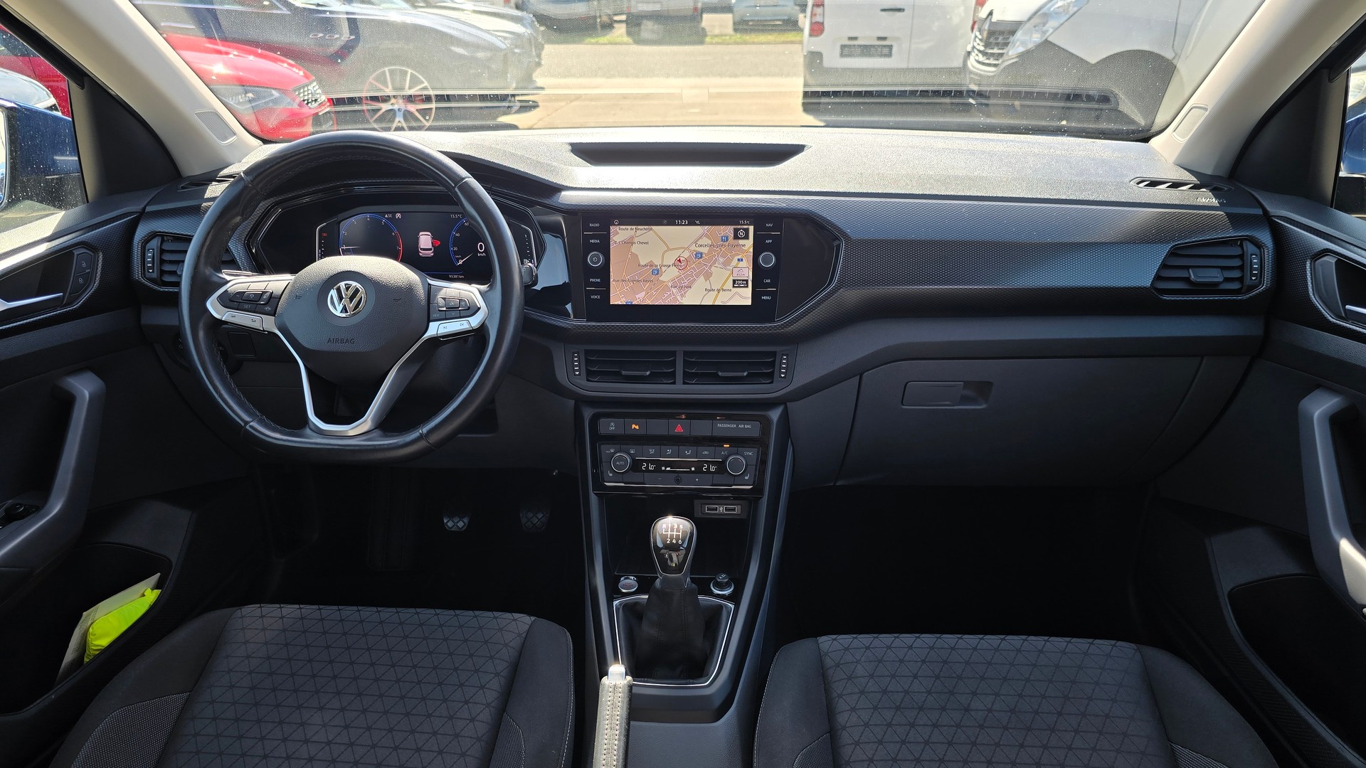 VW T-Cross 1.0 TSI Life-image-6