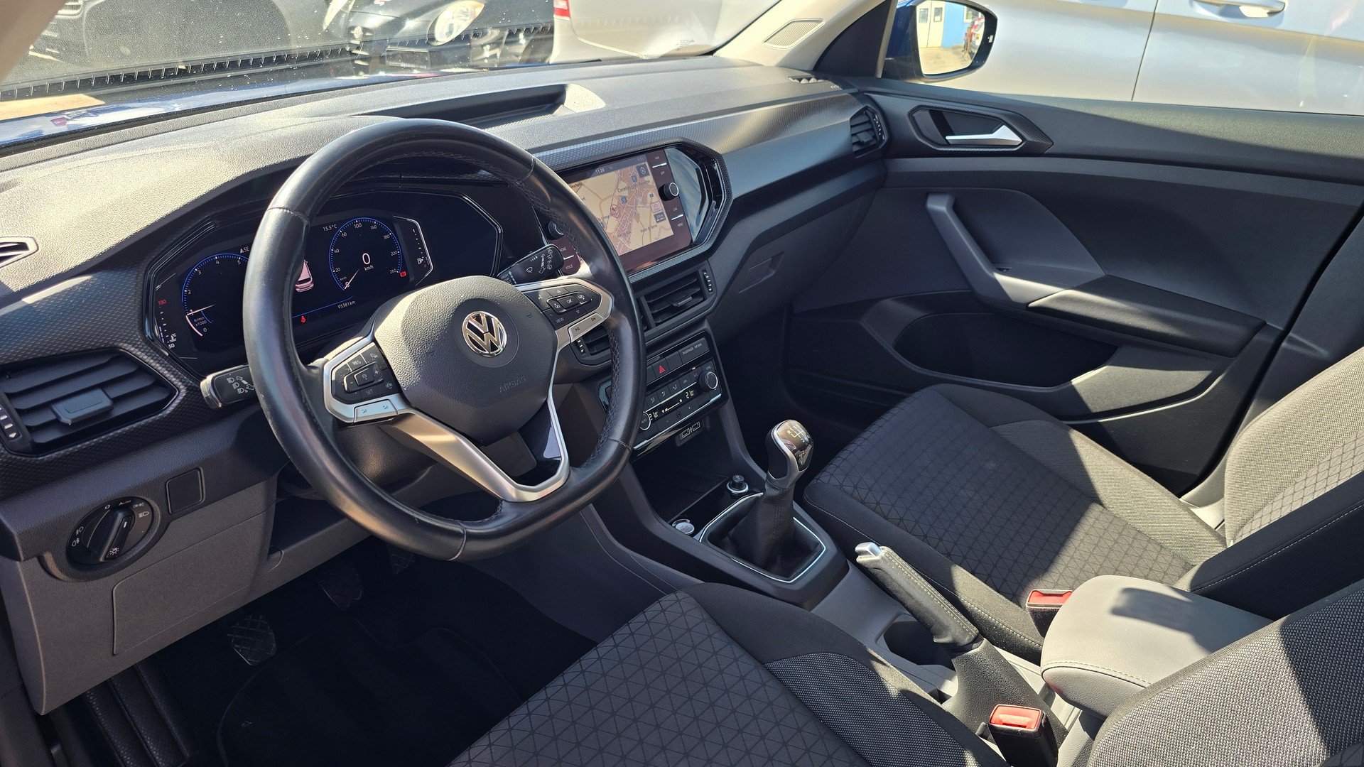 VW T-Cross 1.0 TSI Life-image-9