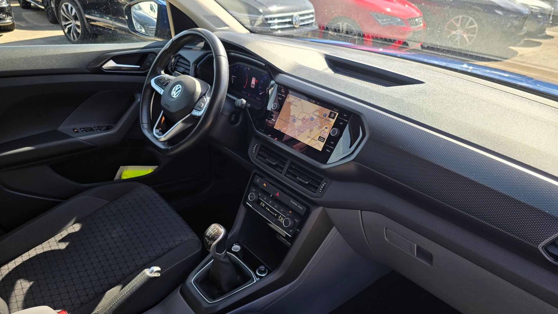 VW T-Cross 1.0 TSI Life-image-8
