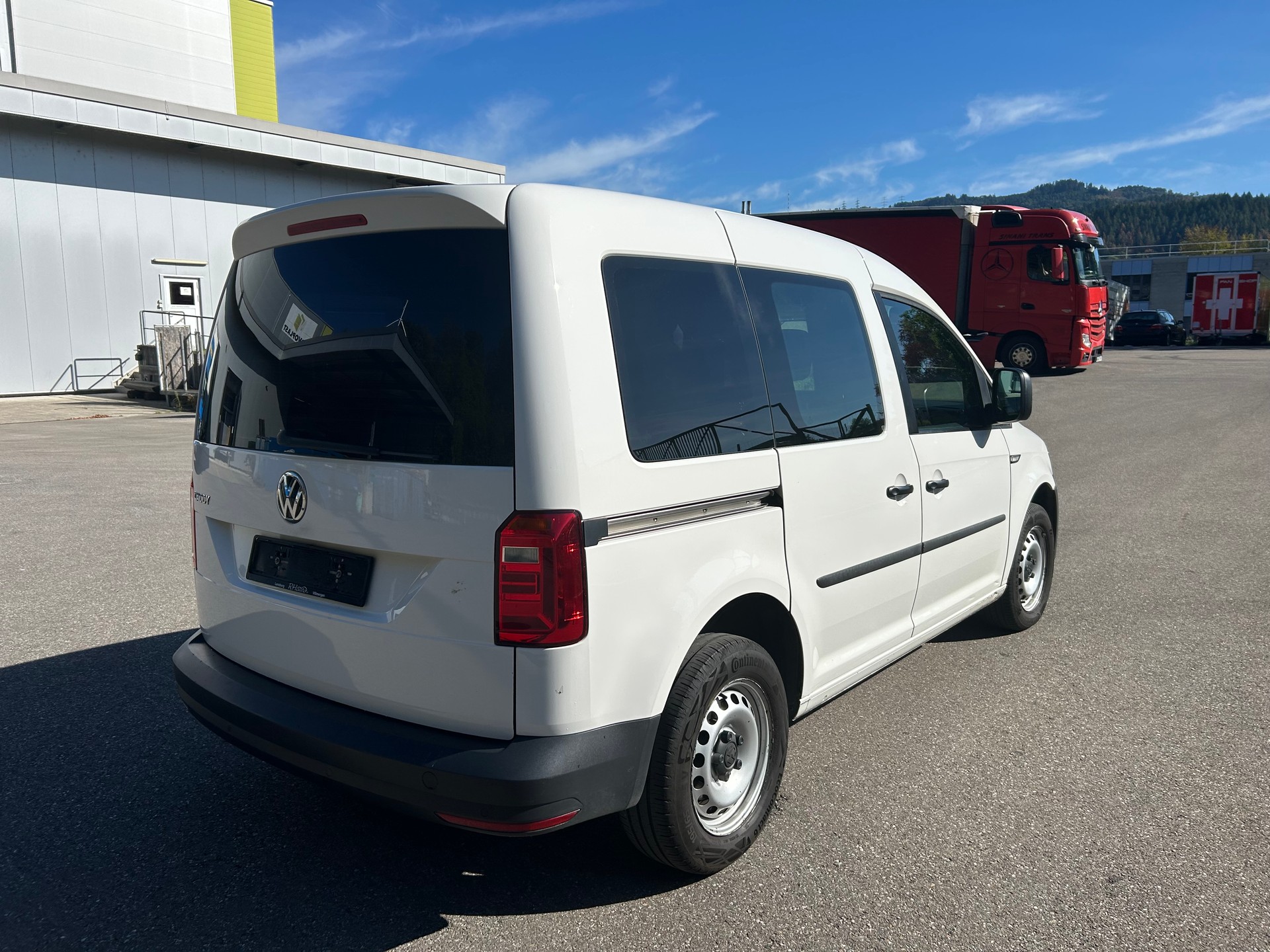 VW Caddy 2.0TDI BlueMotion Technology DSG-image-2