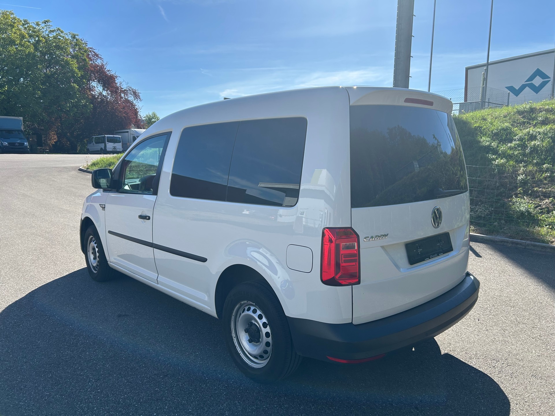 VW Caddy 2.0TDI BlueMotion Technology DSG-image-3