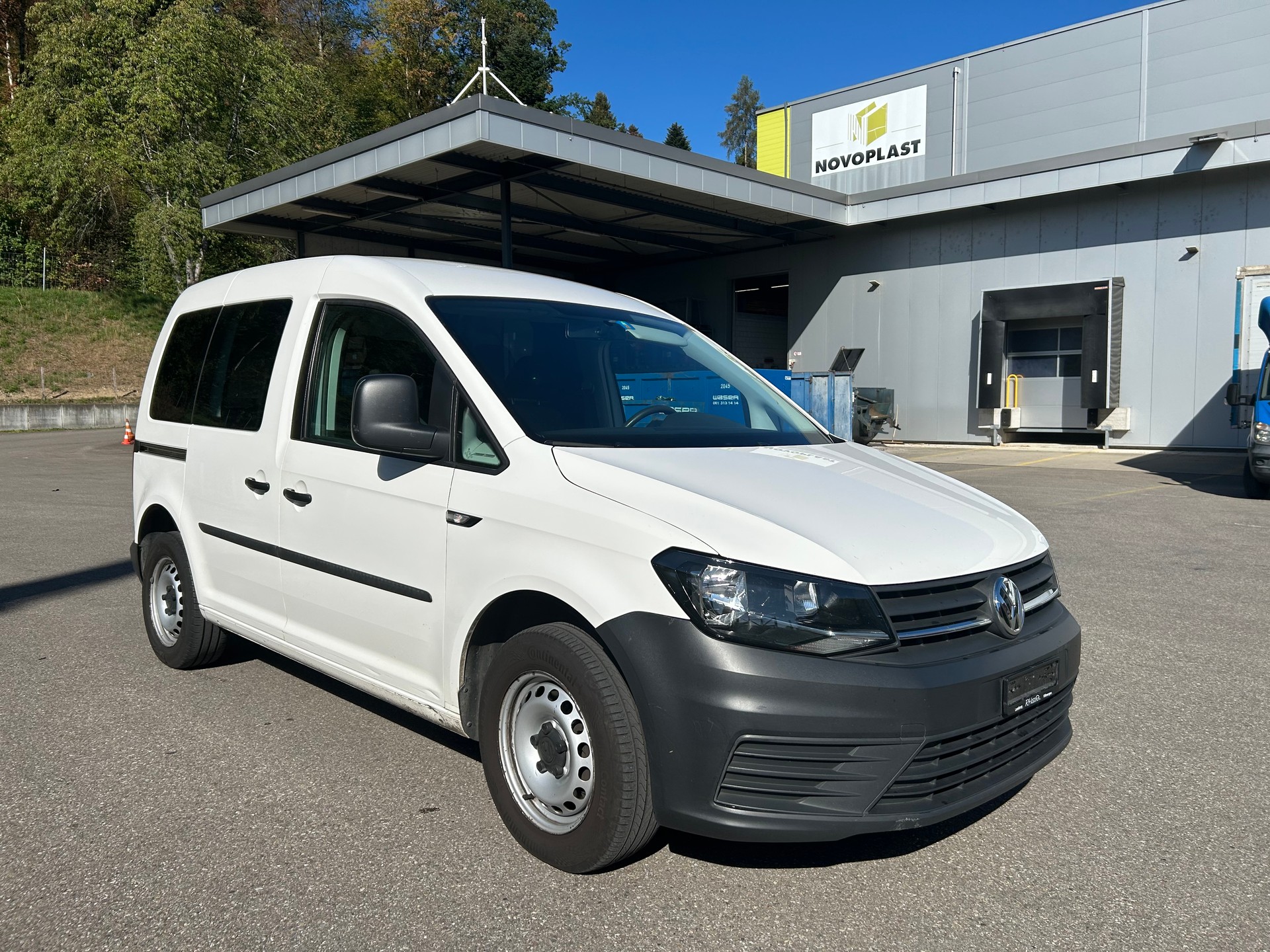 VW Caddy 2.0TDI BlueMotion Technology DSG-image-1