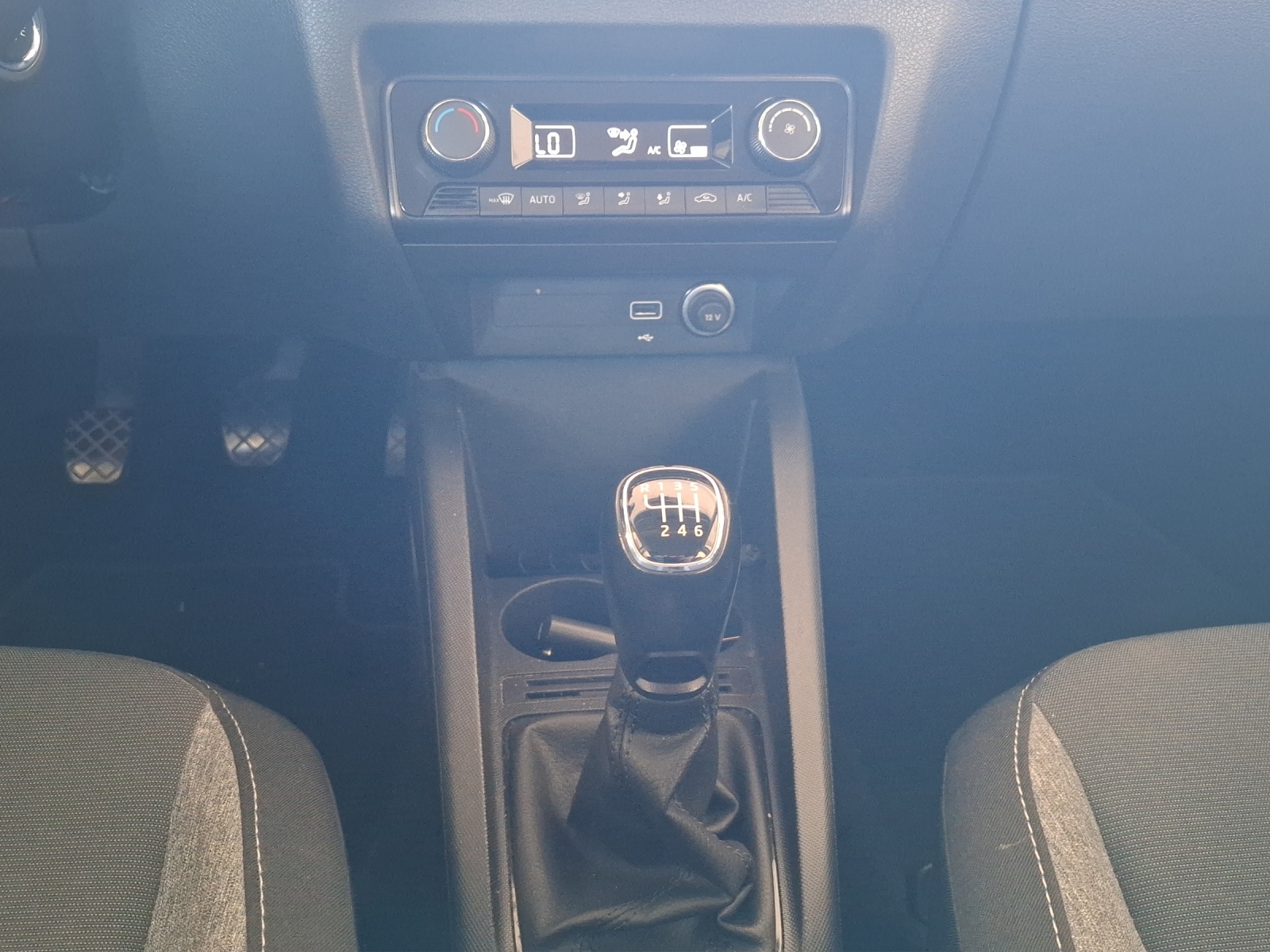 SKODA Fabia 1.0 TSI Ambition // Bremsen hinten komplett NEU // Anhängerkupplung-image-12