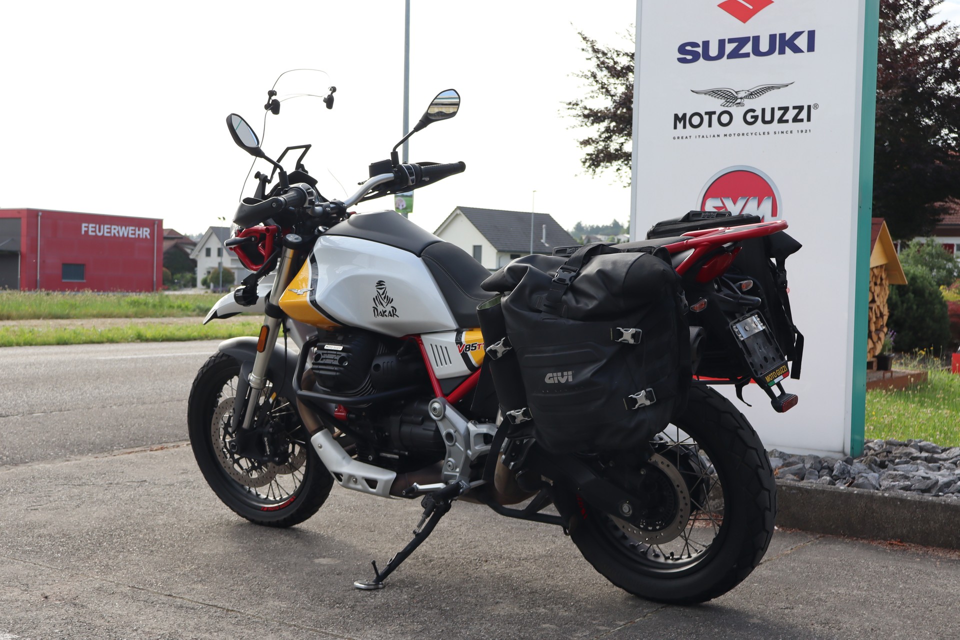 MOTO GUZZI V85 TT 850 Premium Graphics ABS-image-5