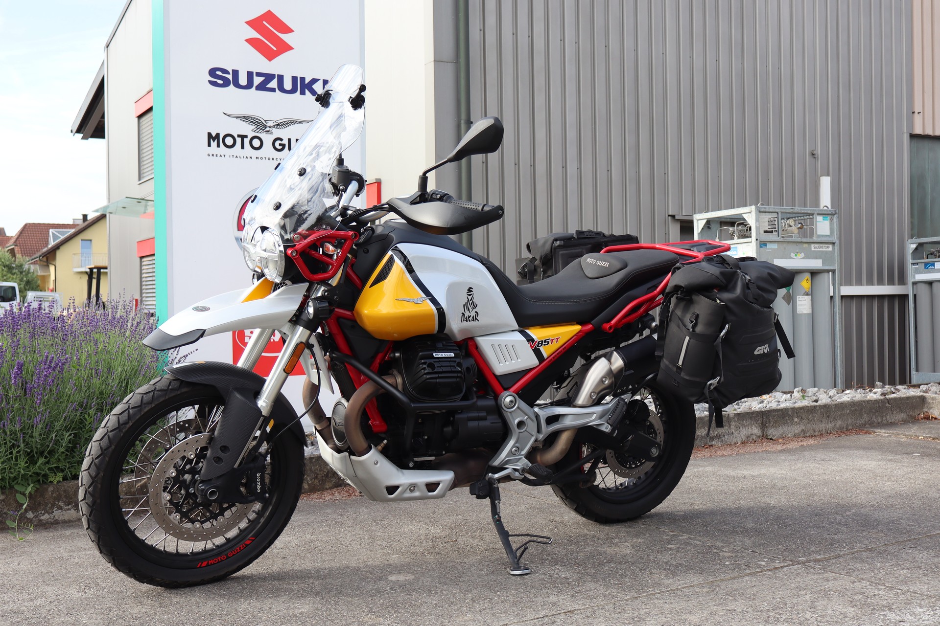 MOTO GUZZI V85 TT 850 Premium Graphics ABS-image-4