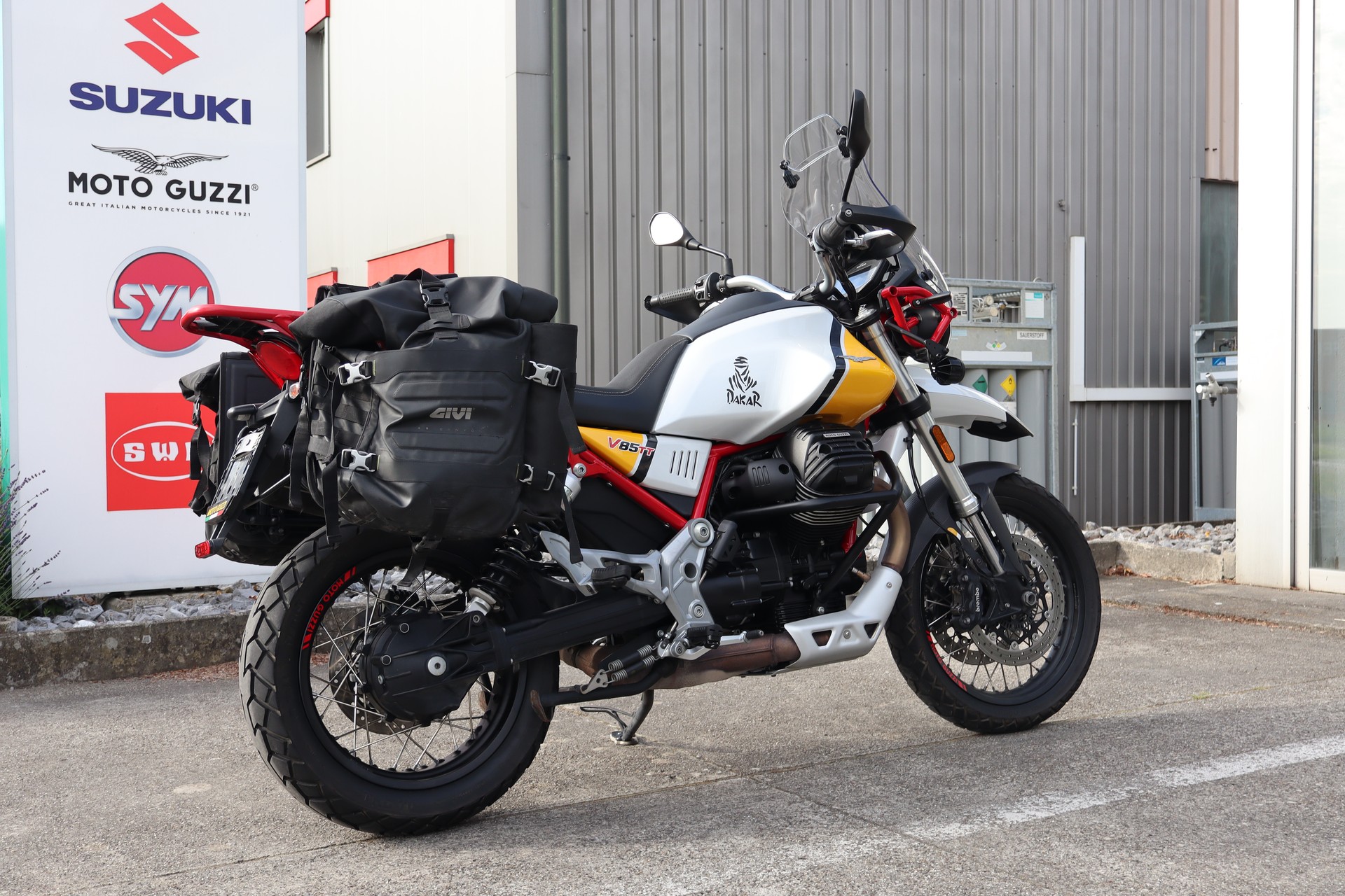MOTO GUZZI V85 TT 850 Premium Graphics ABS-showroom-element-2