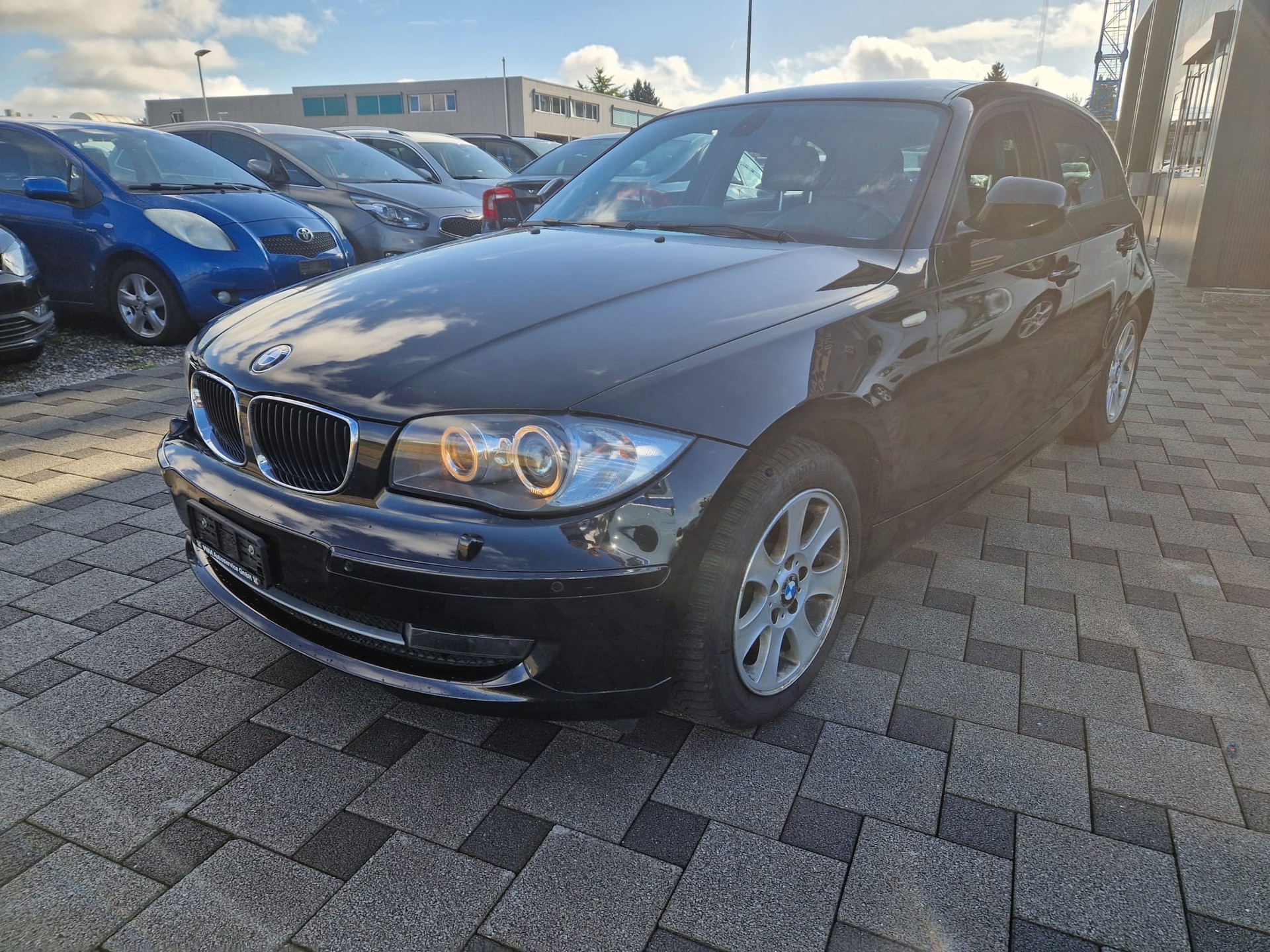 BMW 120i Dynamic Edition Steptronic-image-0