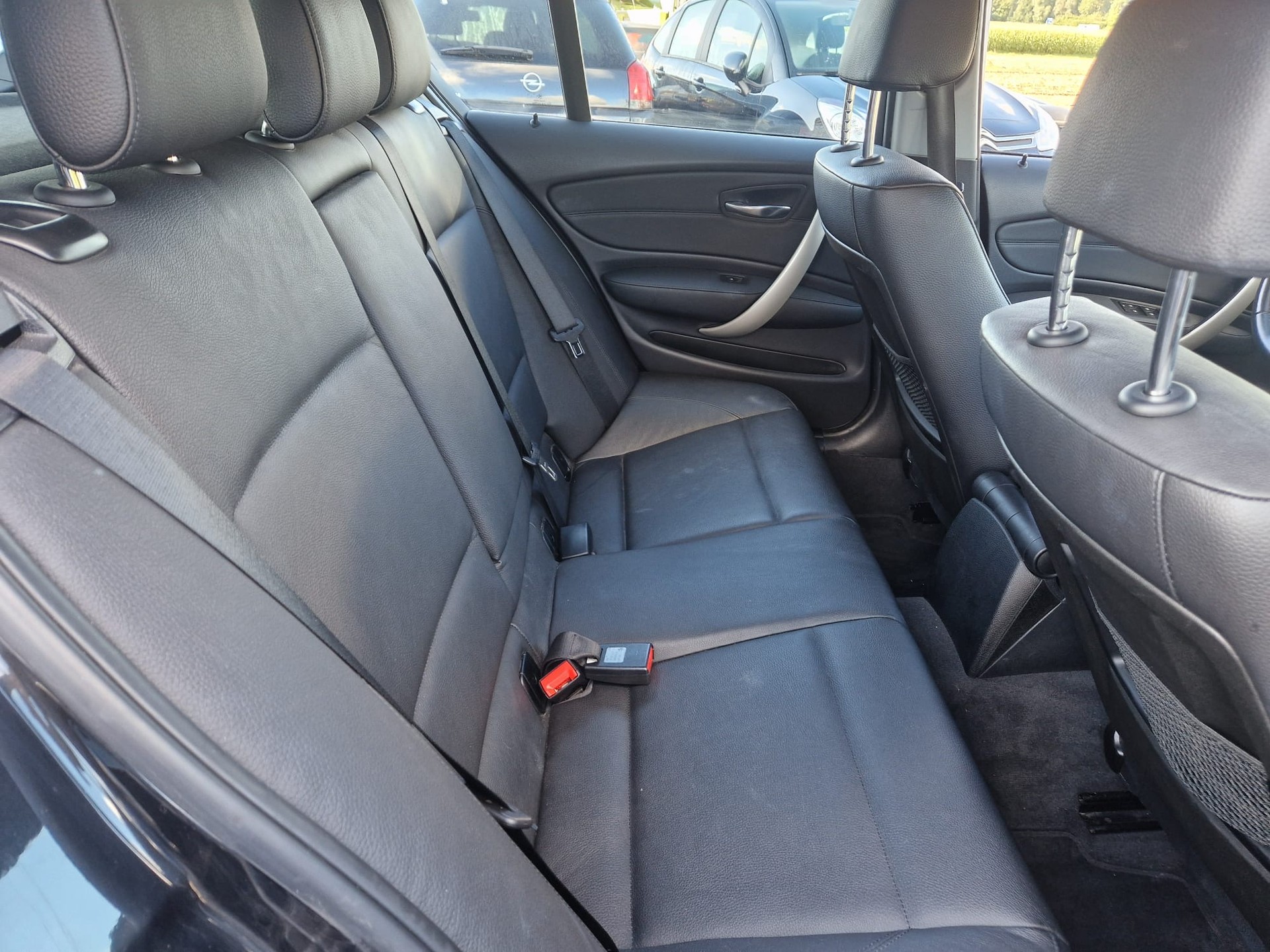 BMW 120i Dynamic Edition Steptronic-image-5