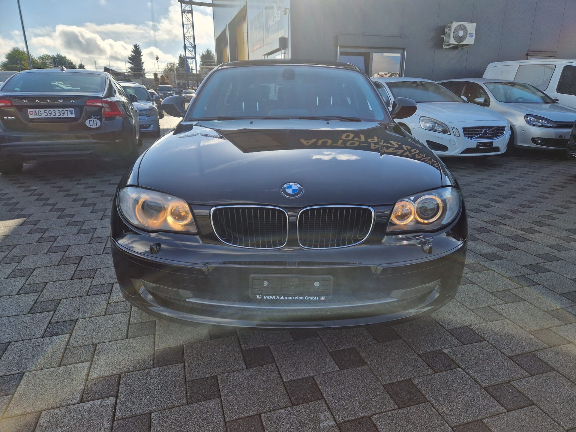 BMW 120i Dynamic Edition Steptronic-image-1