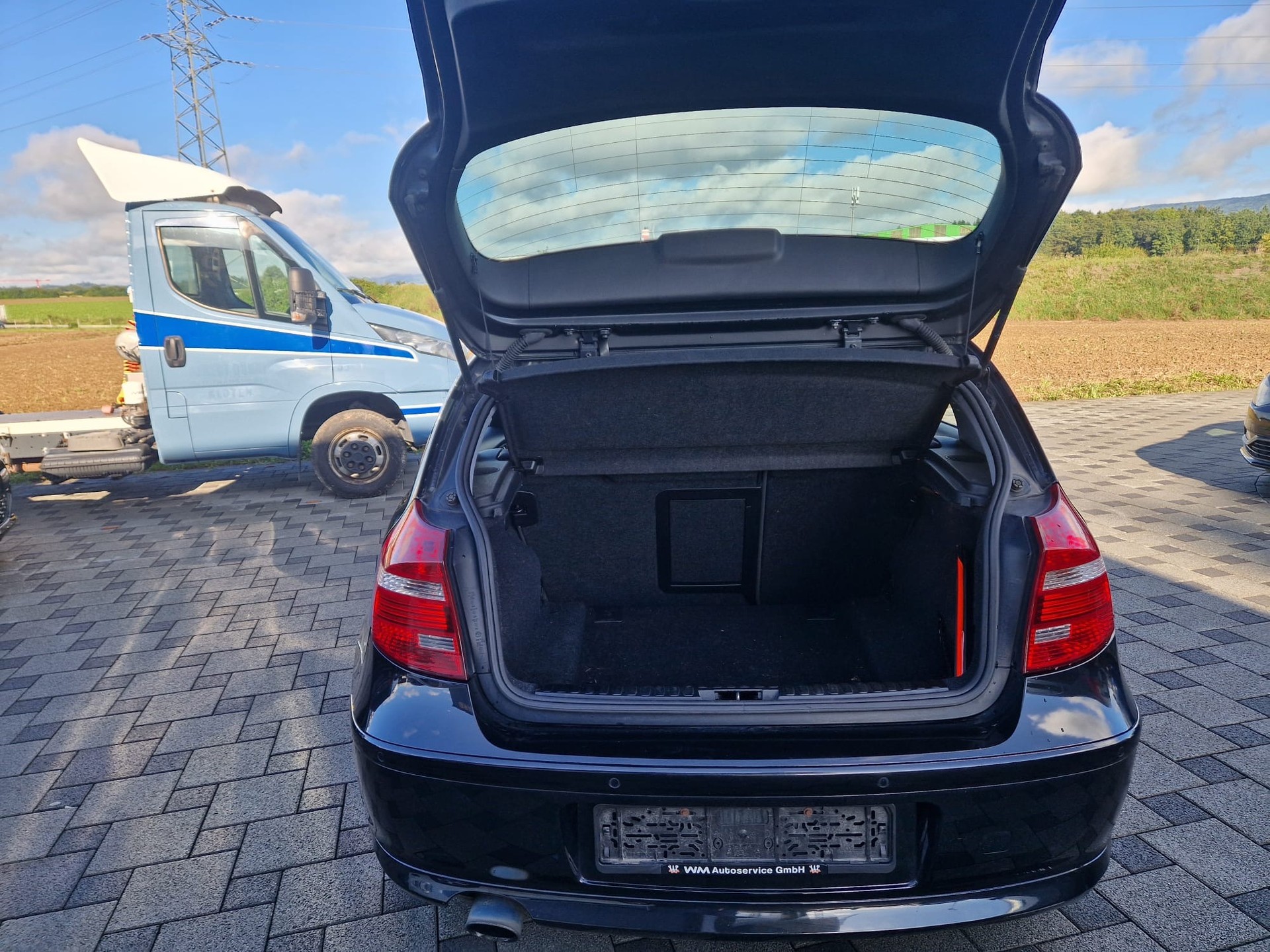 BMW 120i Dynamic Edition Steptronic-image-6