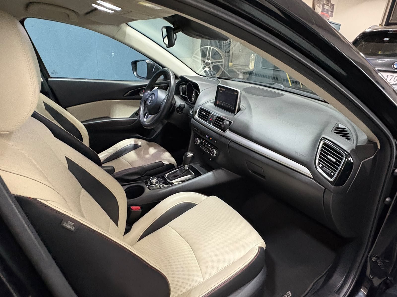 MAZDA 3 2.2 16V CD Revolution Activematic-image-10
