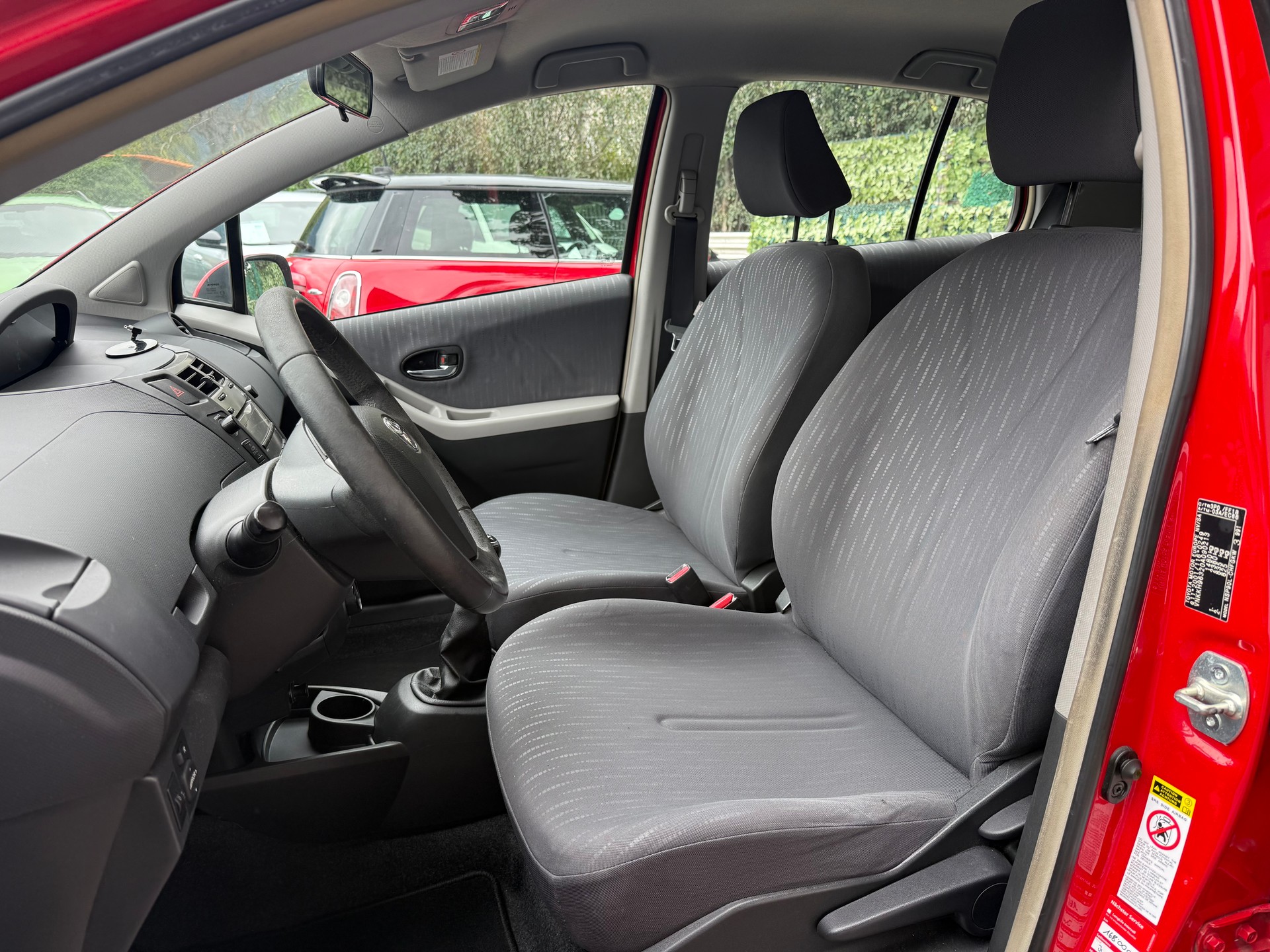 TOYOTA Yaris 1.33 Linea Luna-image-18