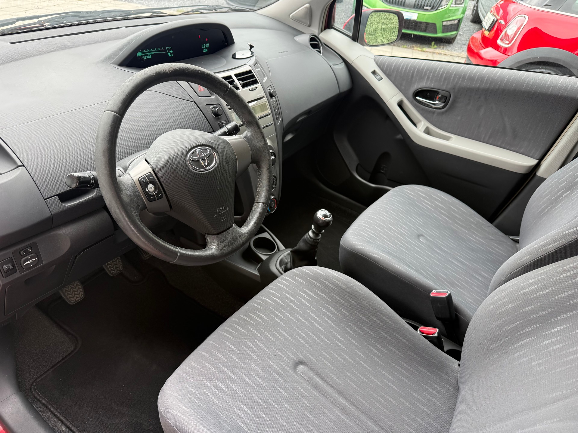 TOYOTA Yaris 1.33 Linea Luna-image-19