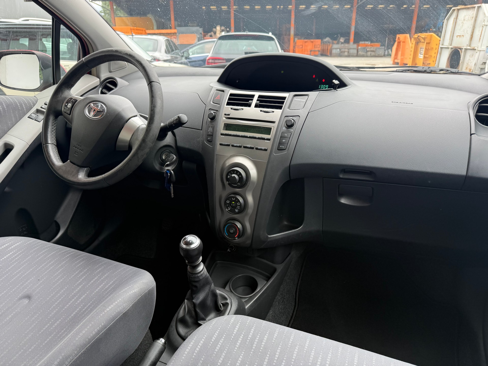 TOYOTA Yaris 1.33 Linea Luna-image-13