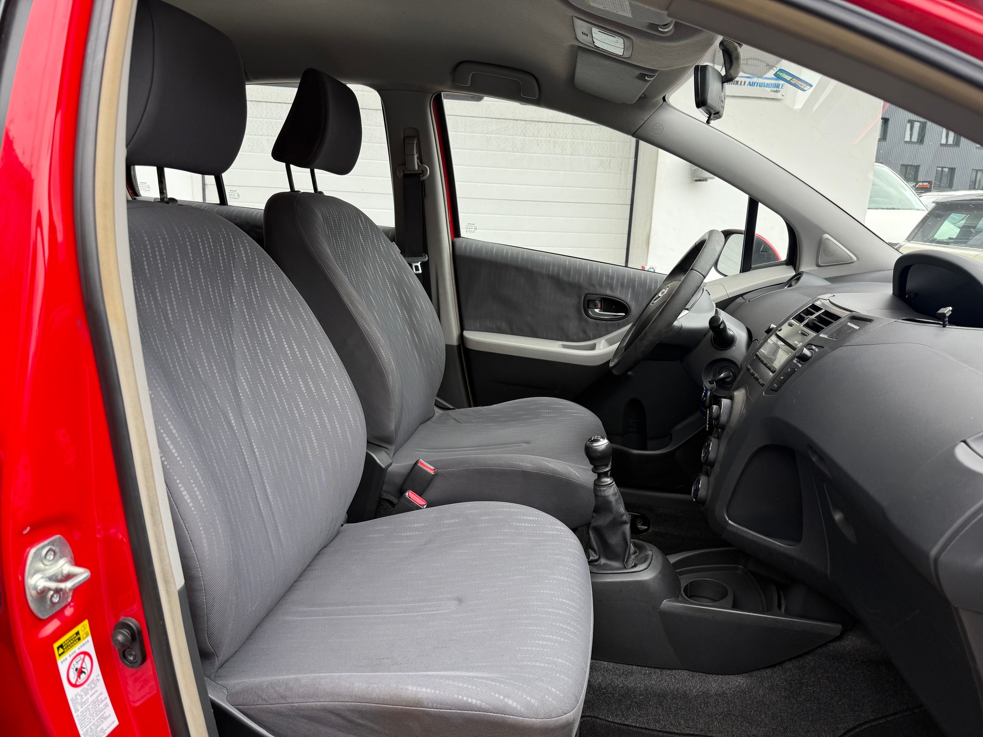 TOYOTA Yaris 1.33 Linea Luna-image-12