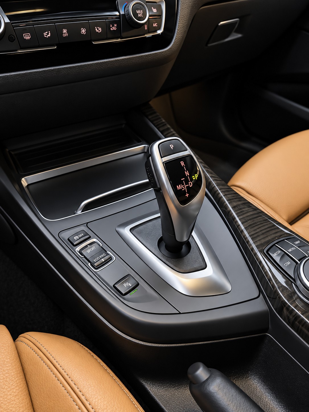 BMW 120d xDrive Edition M Sport Steptronic-image-16