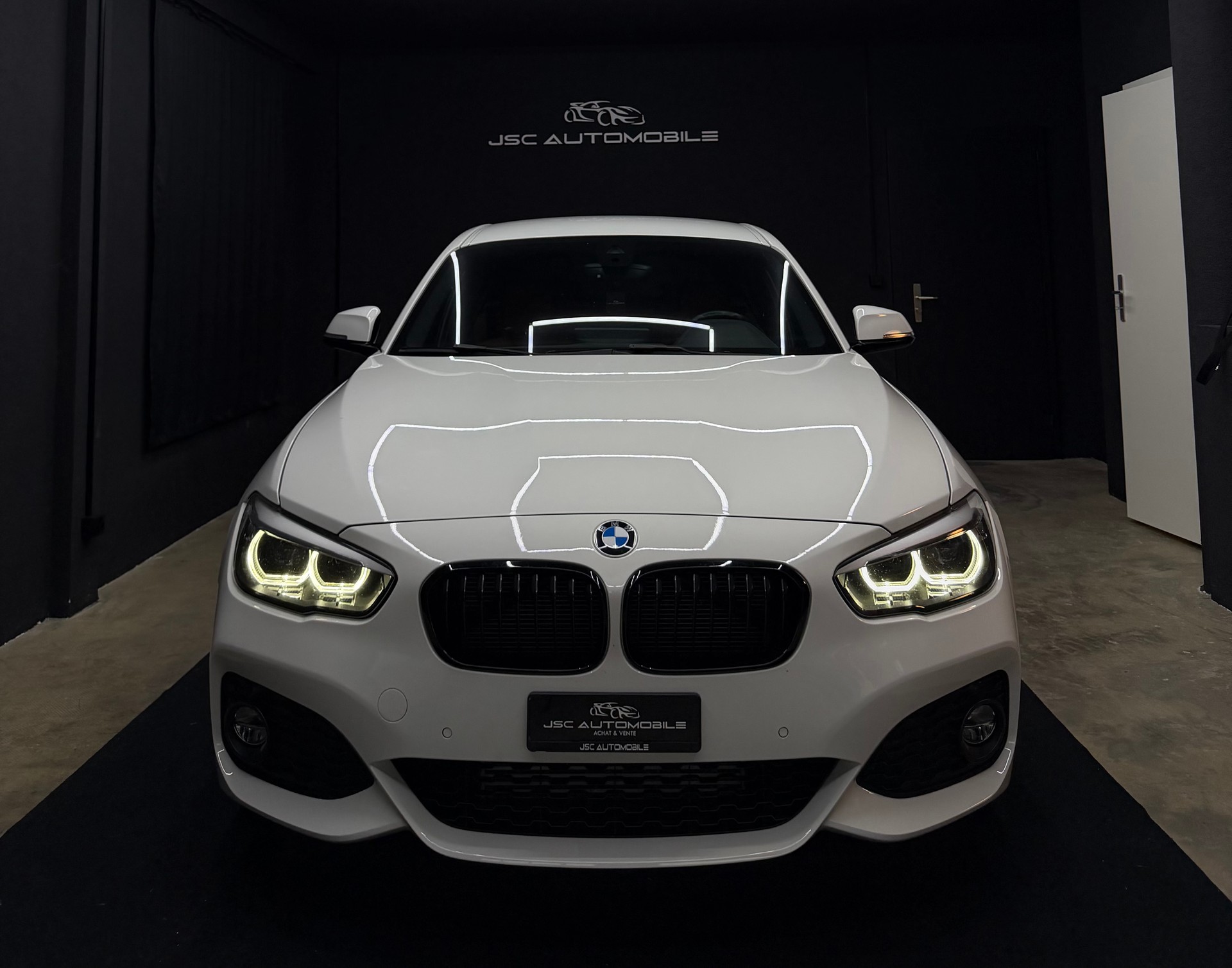 BMW 120d xDrive Edition M Sport Steptronic-image-1