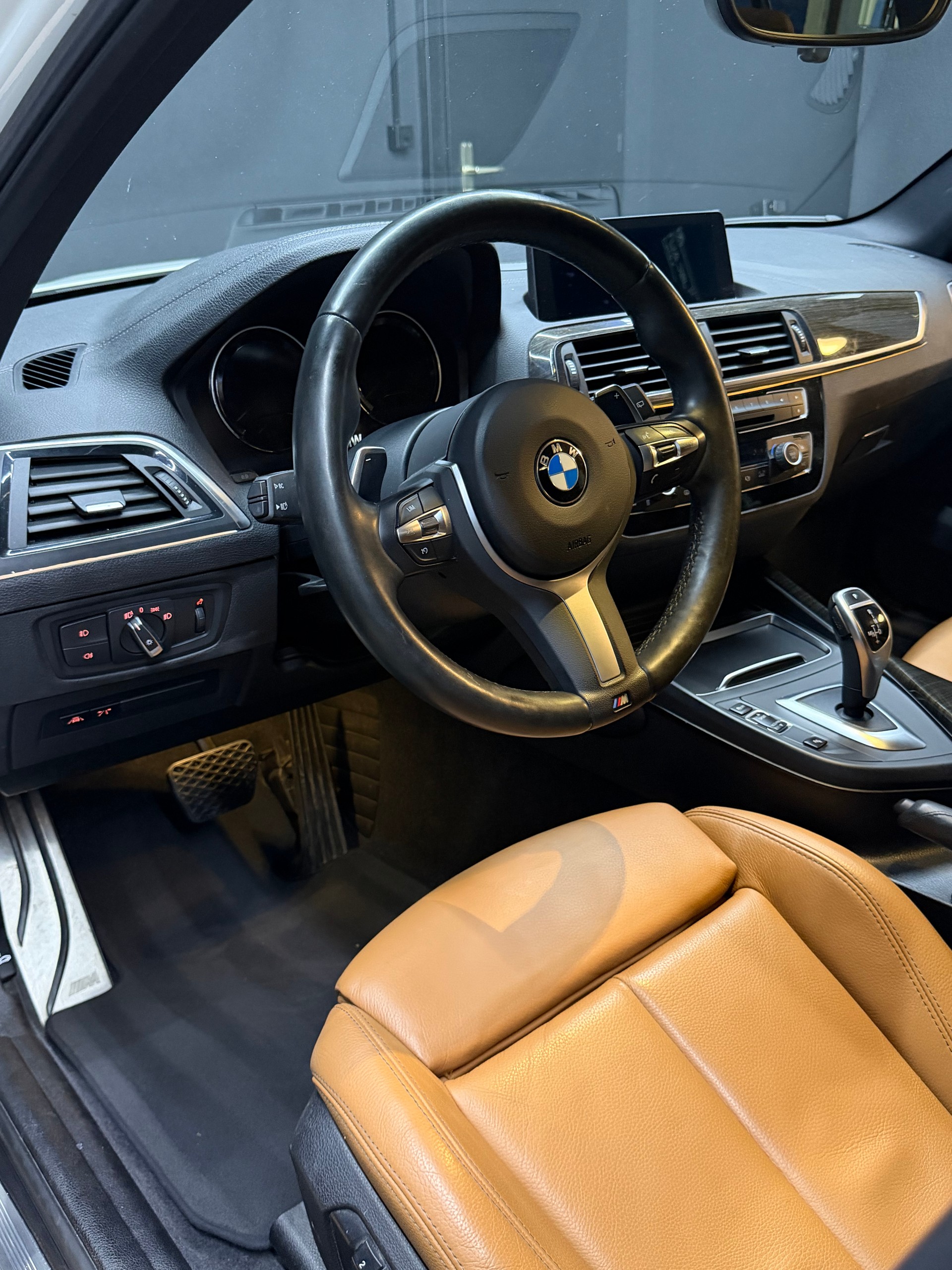 BMW 120d xDrive Edition M Sport Steptronic-image-8