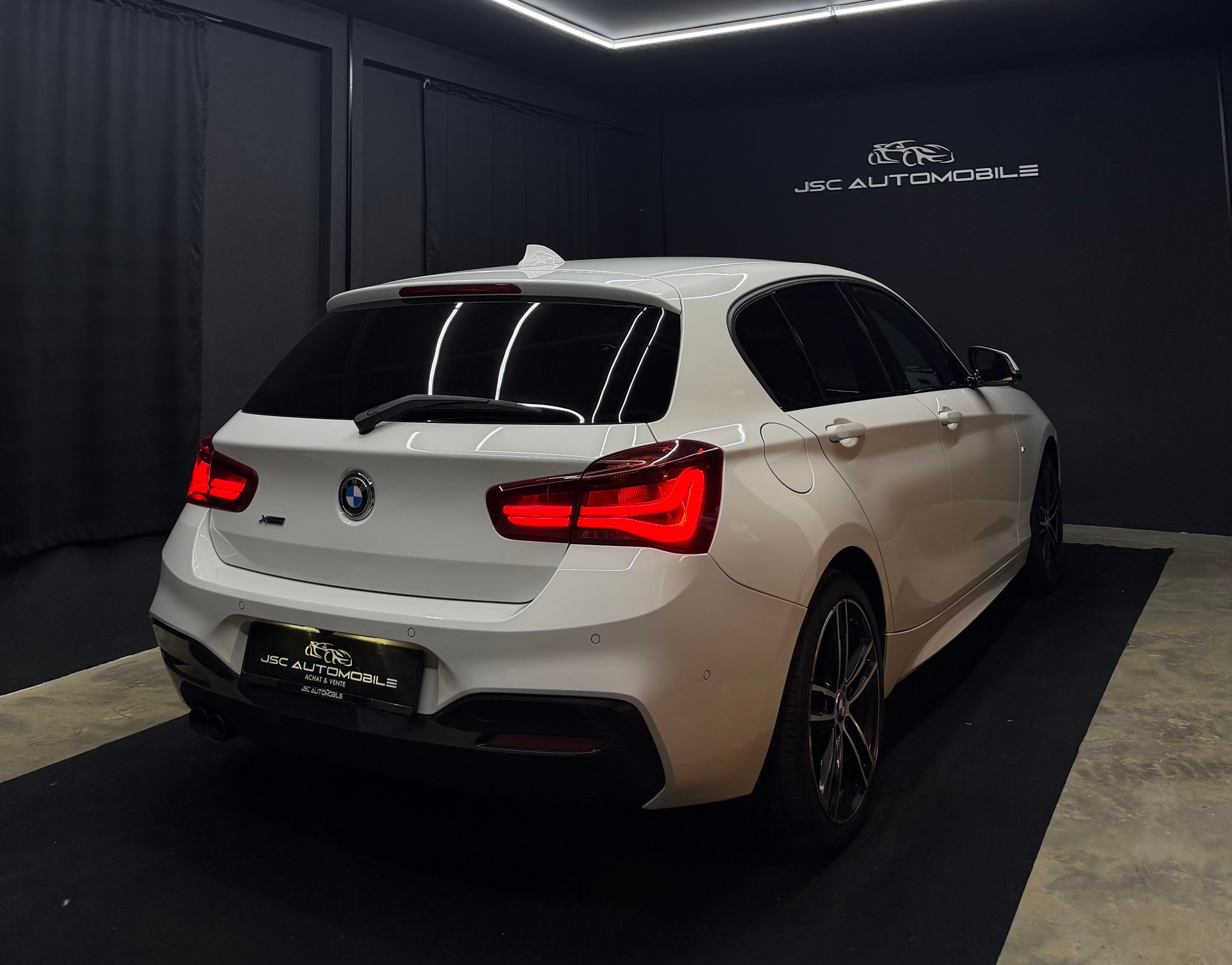 BMW 120d xDrive Edition M Sport Steptronic-image-3