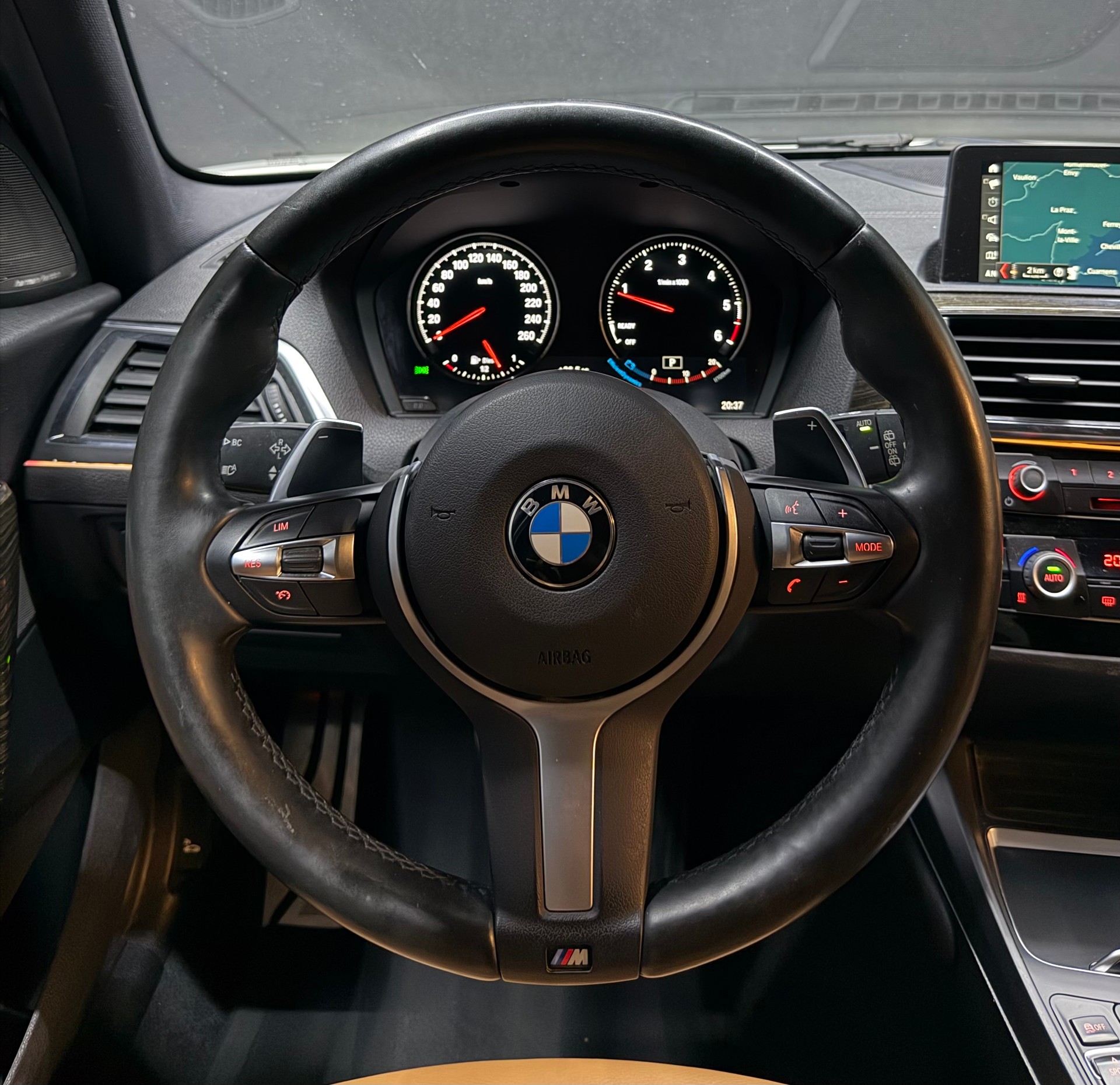 BMW 120d xDrive Edition M Sport Steptronic-image-17