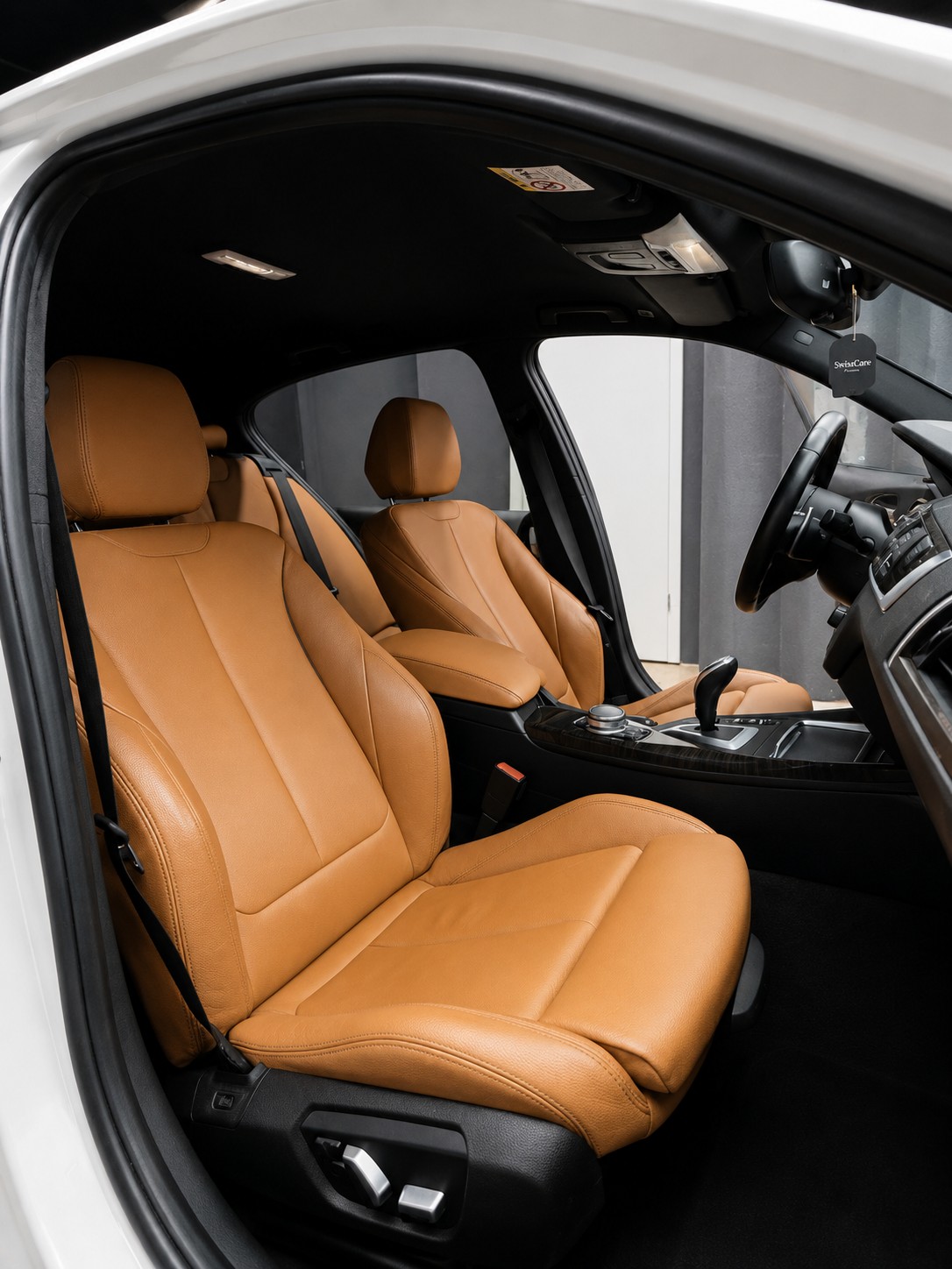 BMW 120d xDrive Edition M Sport Steptronic-image-11