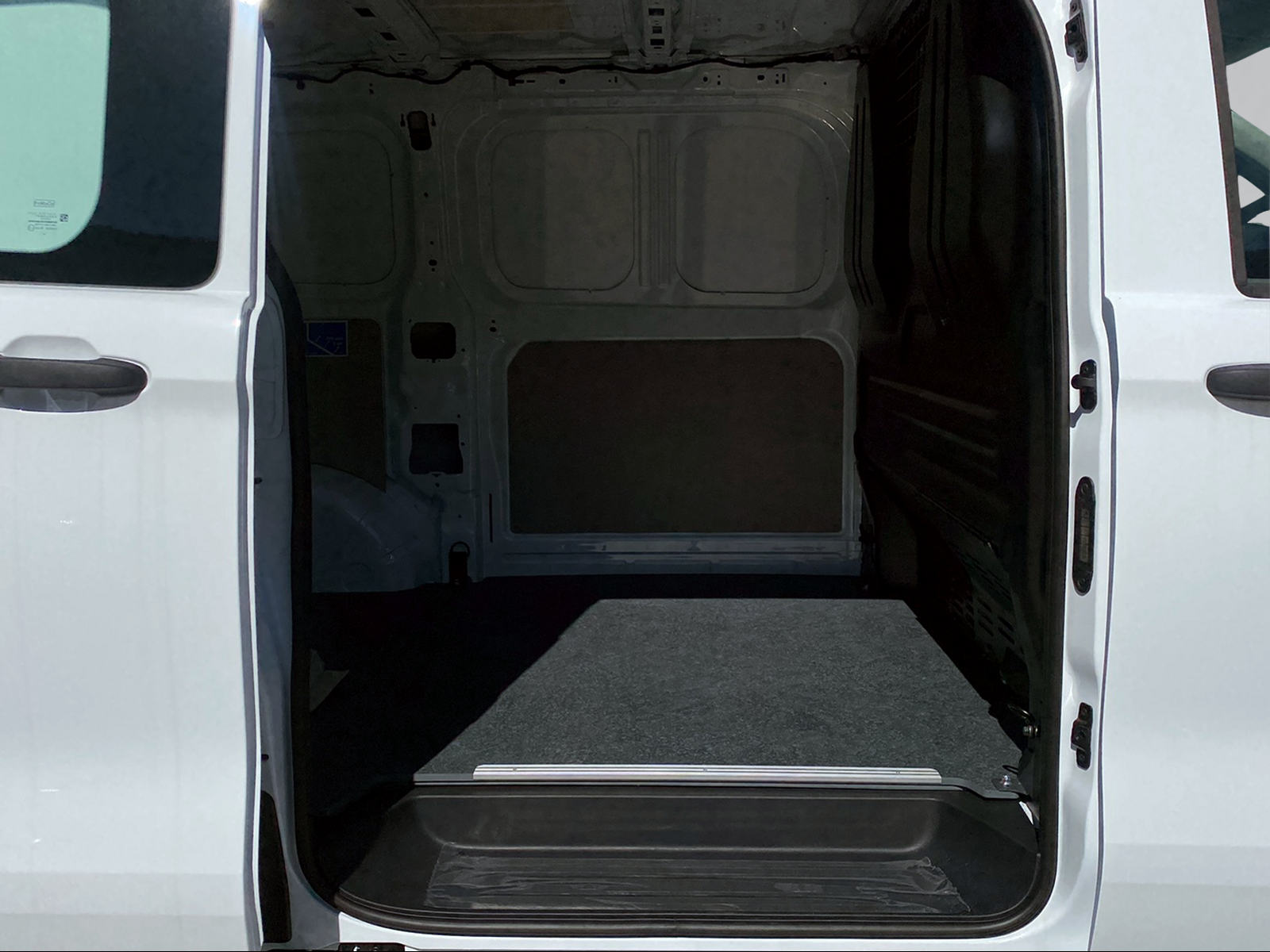 VW Transporter 2.0 TDI 4Motion Automat-image-7