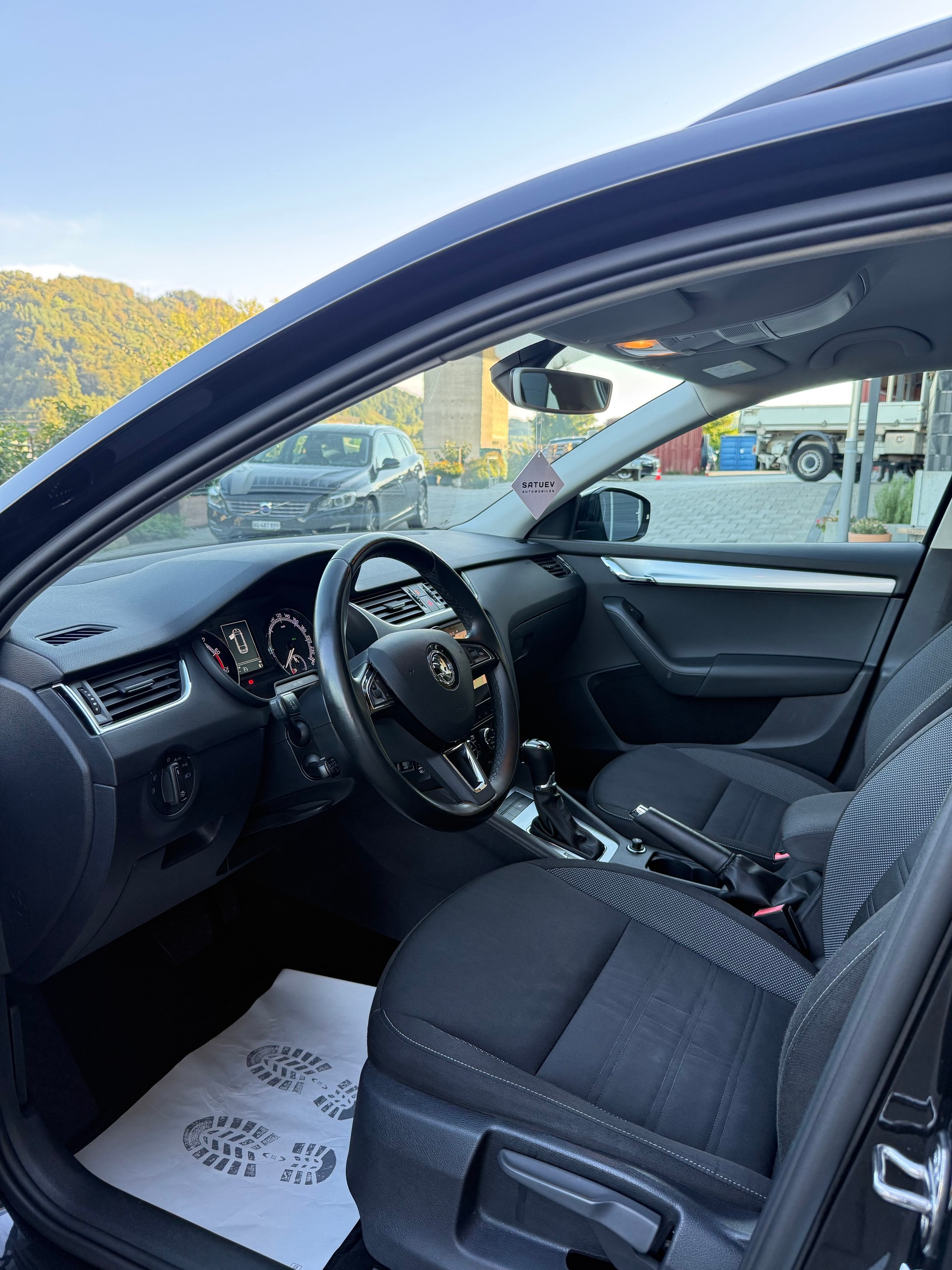 SKODA 1.8 TSI Style DSG-image-2