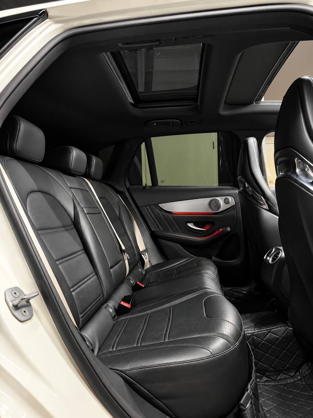 MERCEDES-BENZ GLC 63 S AMG 4Matic 9G-Tronic-image-14