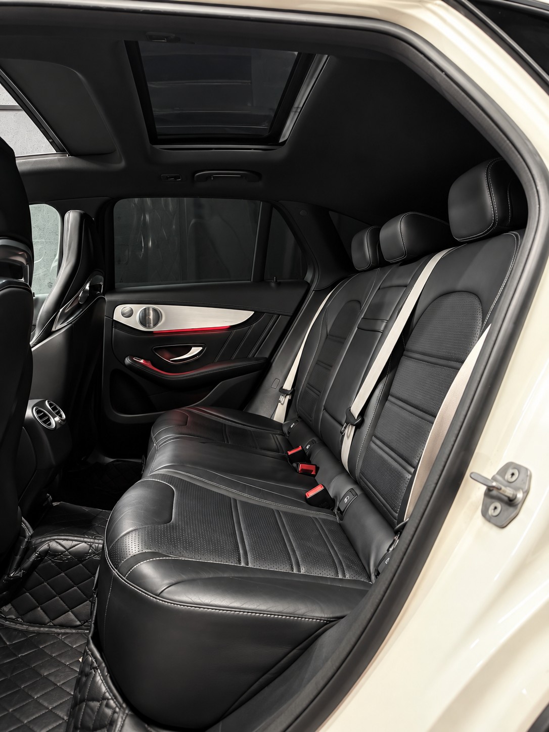 MERCEDES-BENZ GLC 63 S AMG 4Matic 9G-Tronic-image-13