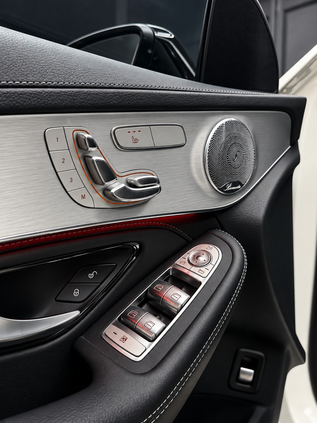 MERCEDES-BENZ GLC 63 S AMG 4Matic 9G-Tronic-image-21