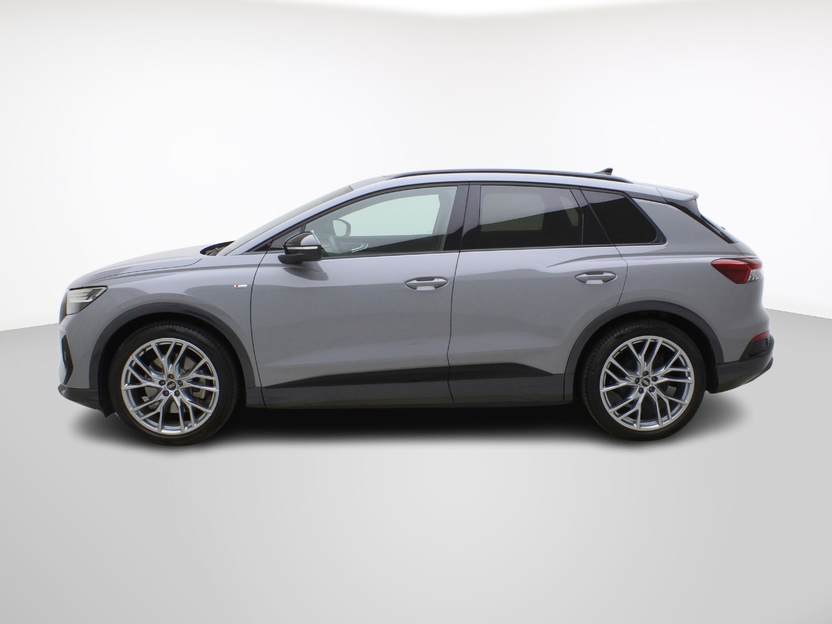 AUDI Q4 e-tron 55 S line quattro **Audi Werksgarantie bis 11/2030**-showroom-element-2