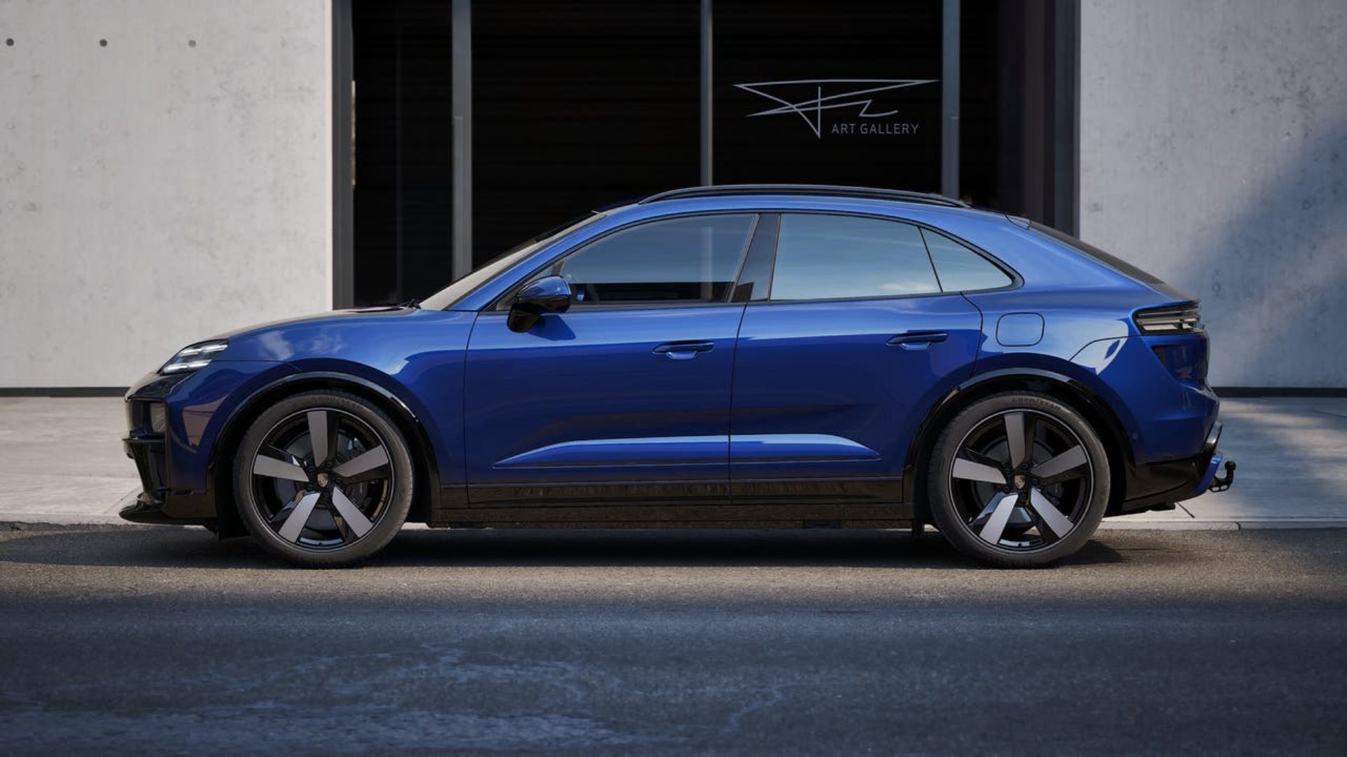 PORSCHE Macan Turbo-image-1